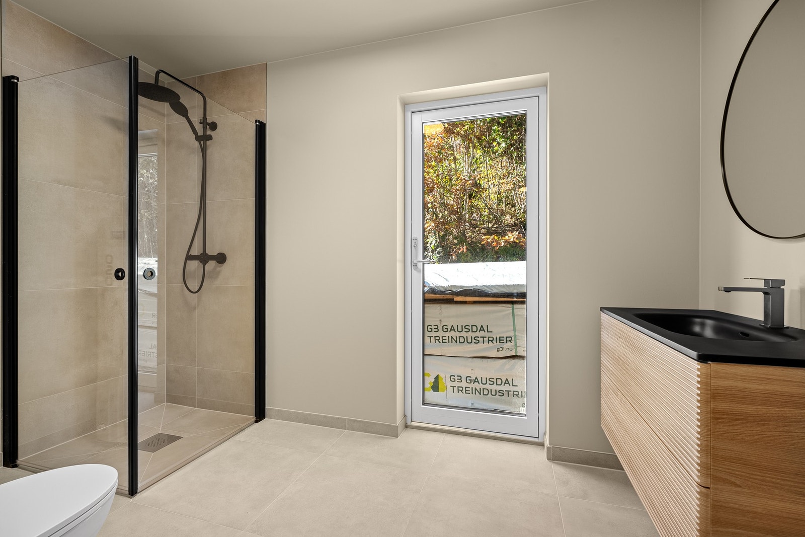 Fra dusjbadet i 1.etg. med utgang hage bak Galleribilde