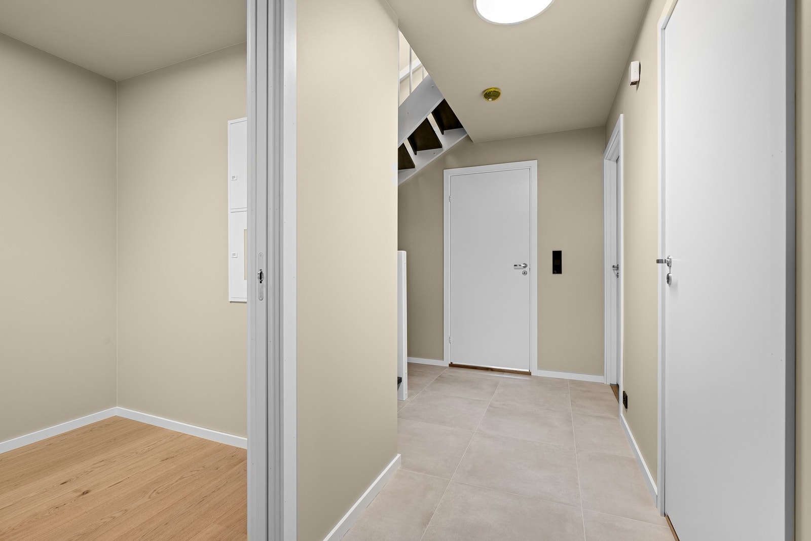 Fra entre/gang og innebod i 1.etg. Galleribilde