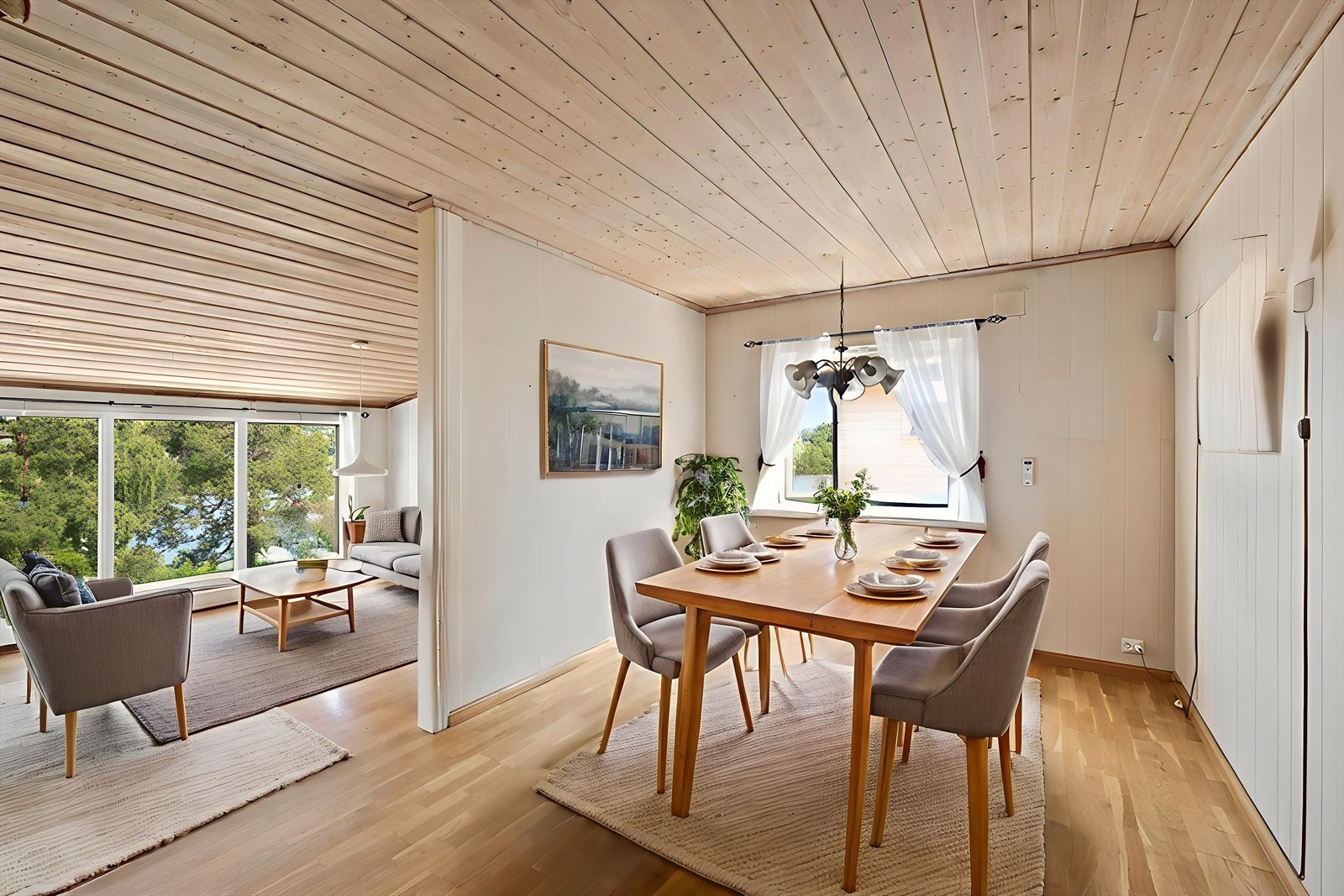 Spisestue digitalt møblert for inspirasjon. Avvik i areal kan forekomme da det er brukt digitale verktøy. Galleribilde