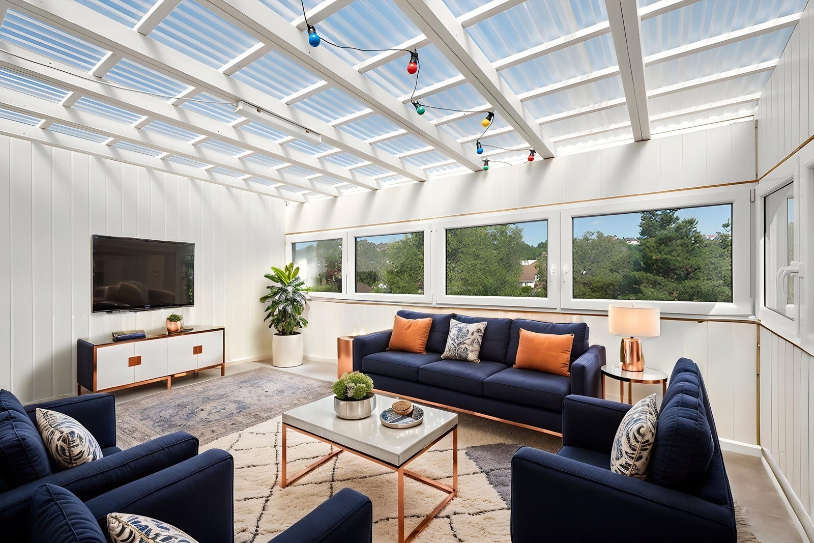 Sommerstue digitalt møblert for inspirasjon. Avvik i areal kan forekomme da det er brukt digitale verktøy. Galleribilde