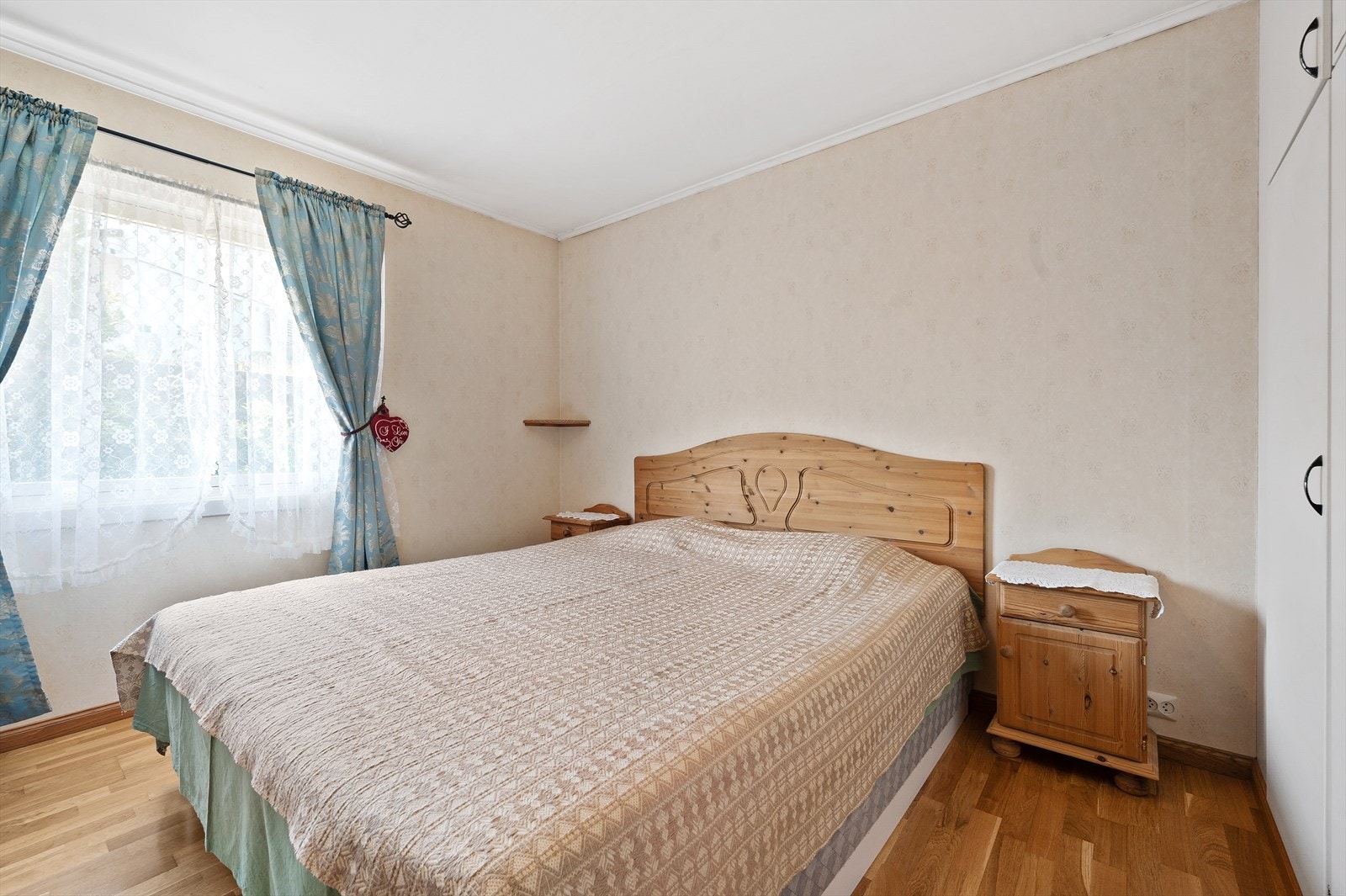 Soverom i hovedetasje. Galleribilde