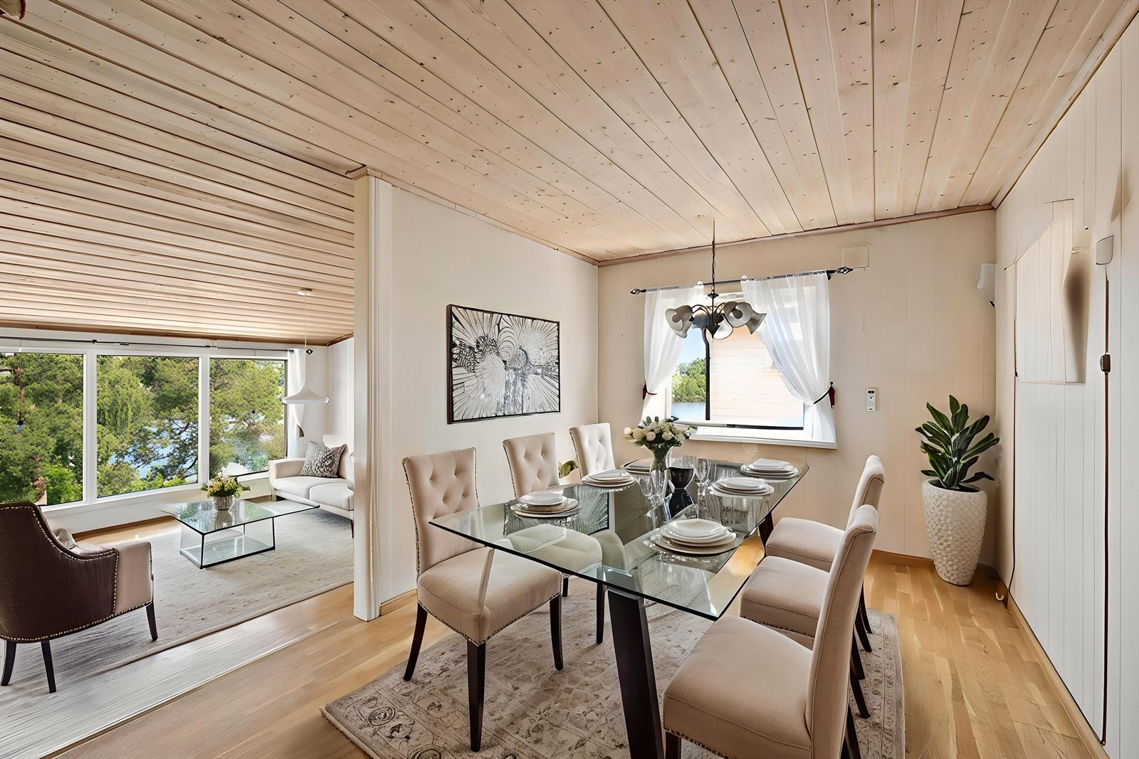 Spisestue digitalt møblert for inspirasjon. Avvik i areal kan forekomme da det er brukt digitale verktøy. Galleribilde