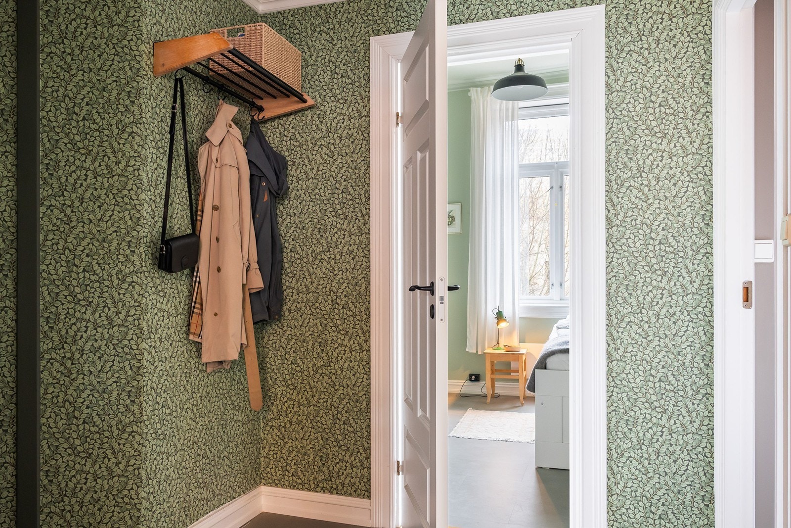 Soverom nr 2 har enkel adkomst fra entréen. Galleribilde