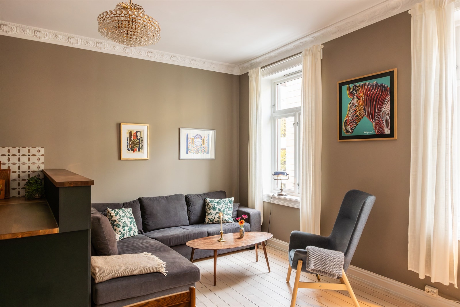 Takhøyden i stuen er målt til hele 303 cm. Galleribilde