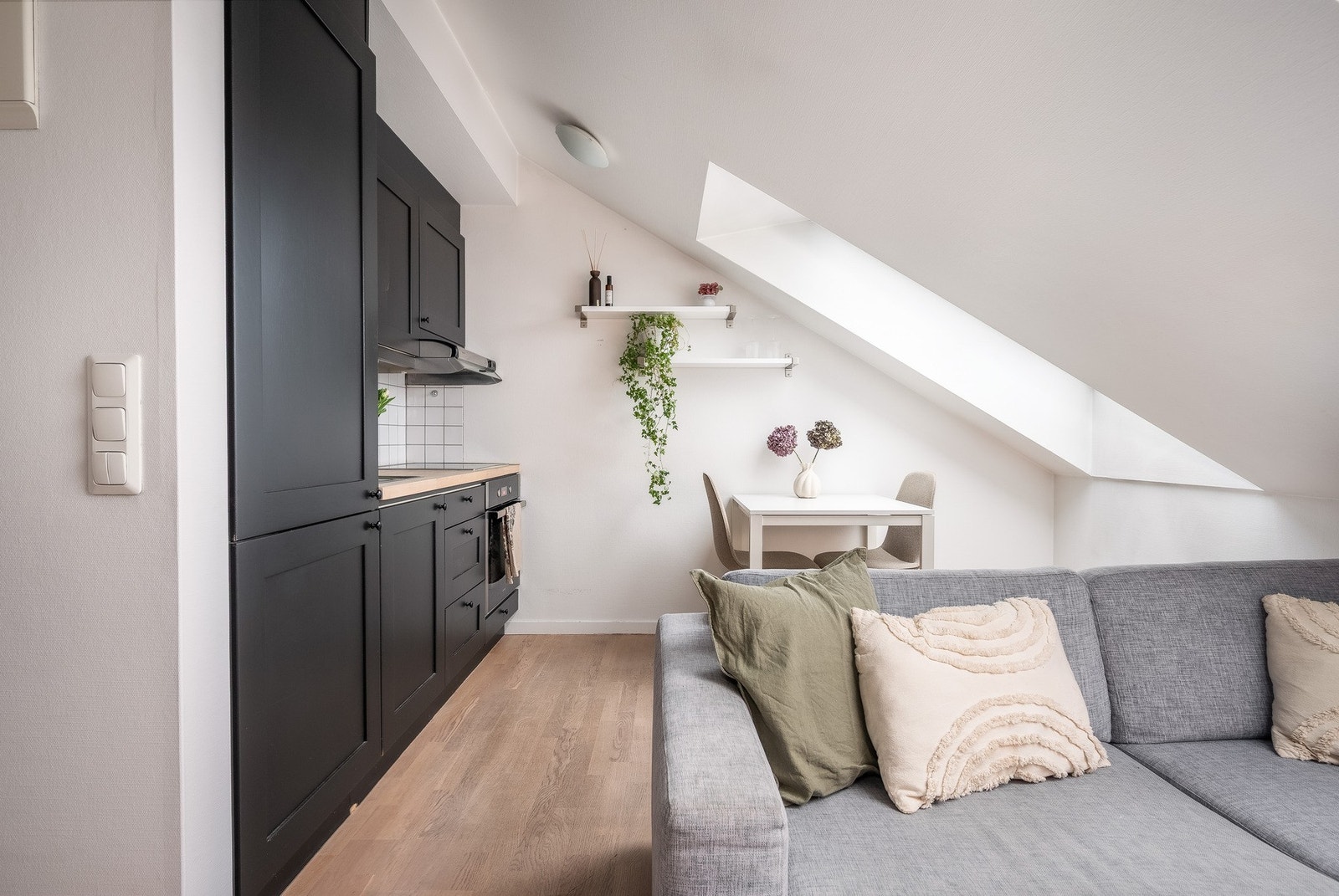 Dette er en lys og praktisk 2-roms på Grünerløkka. Galleribilde