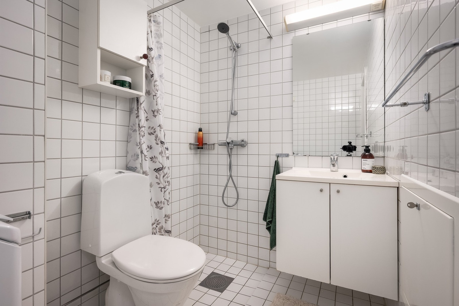 Baderom fra 2004 (da bygården gjorde om loft til leiligheter). Galleribilde