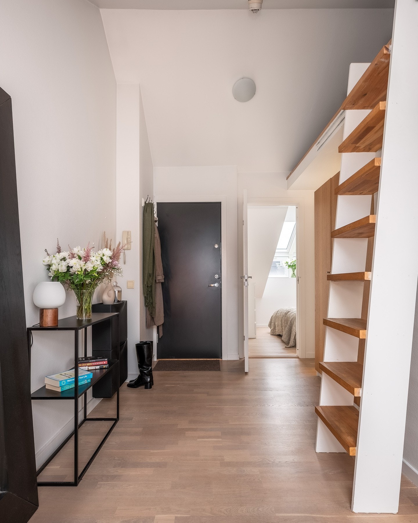 Hemsen fungerer utmerket som f.eks. soveplass for gjester eller oppbevaringsområde. Galleribilde