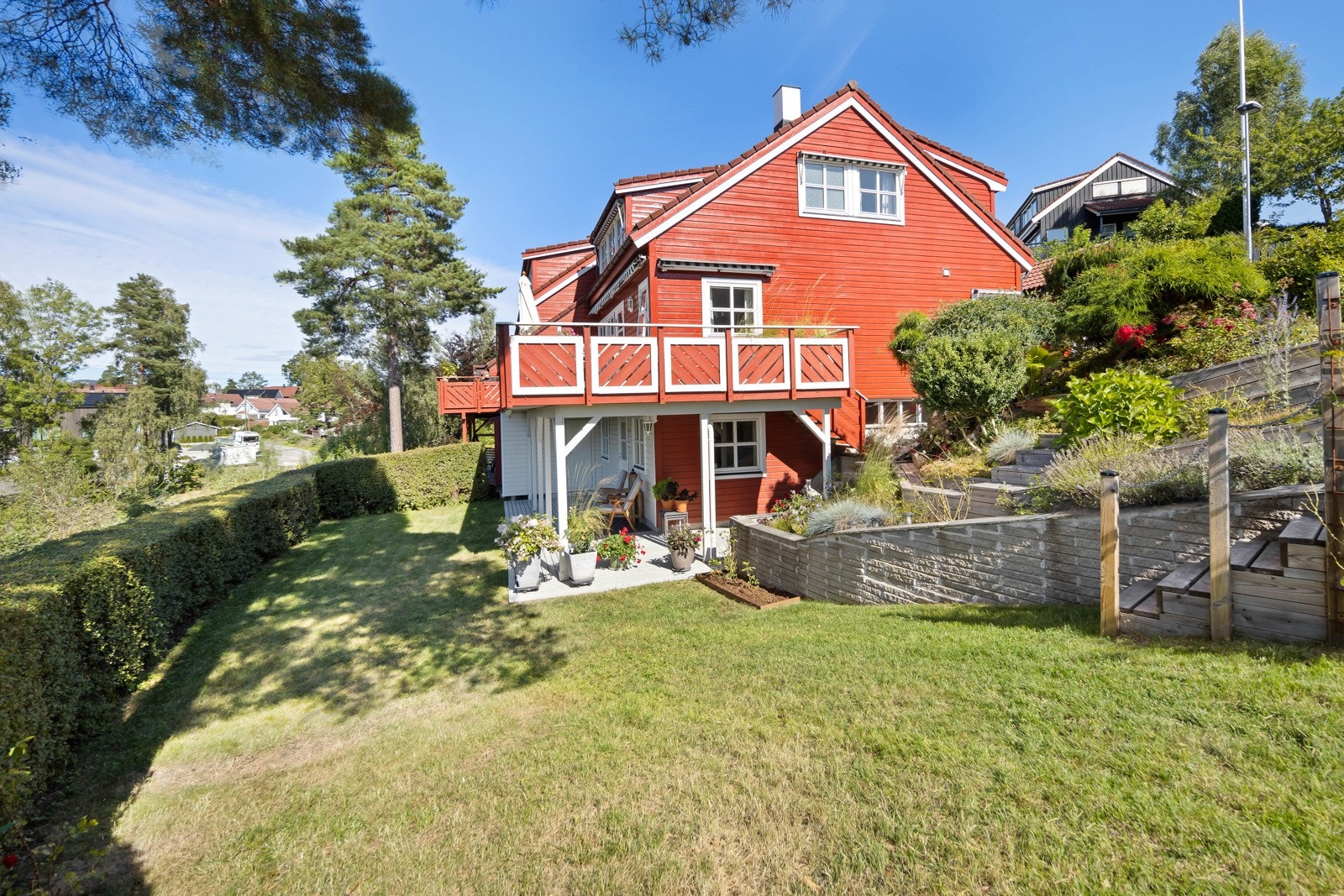 Tverråsen 31 har en meget god beliggenhet på området, i en barnevennlig blindvei - fullstendig skjermet for trafikk Galleribilde