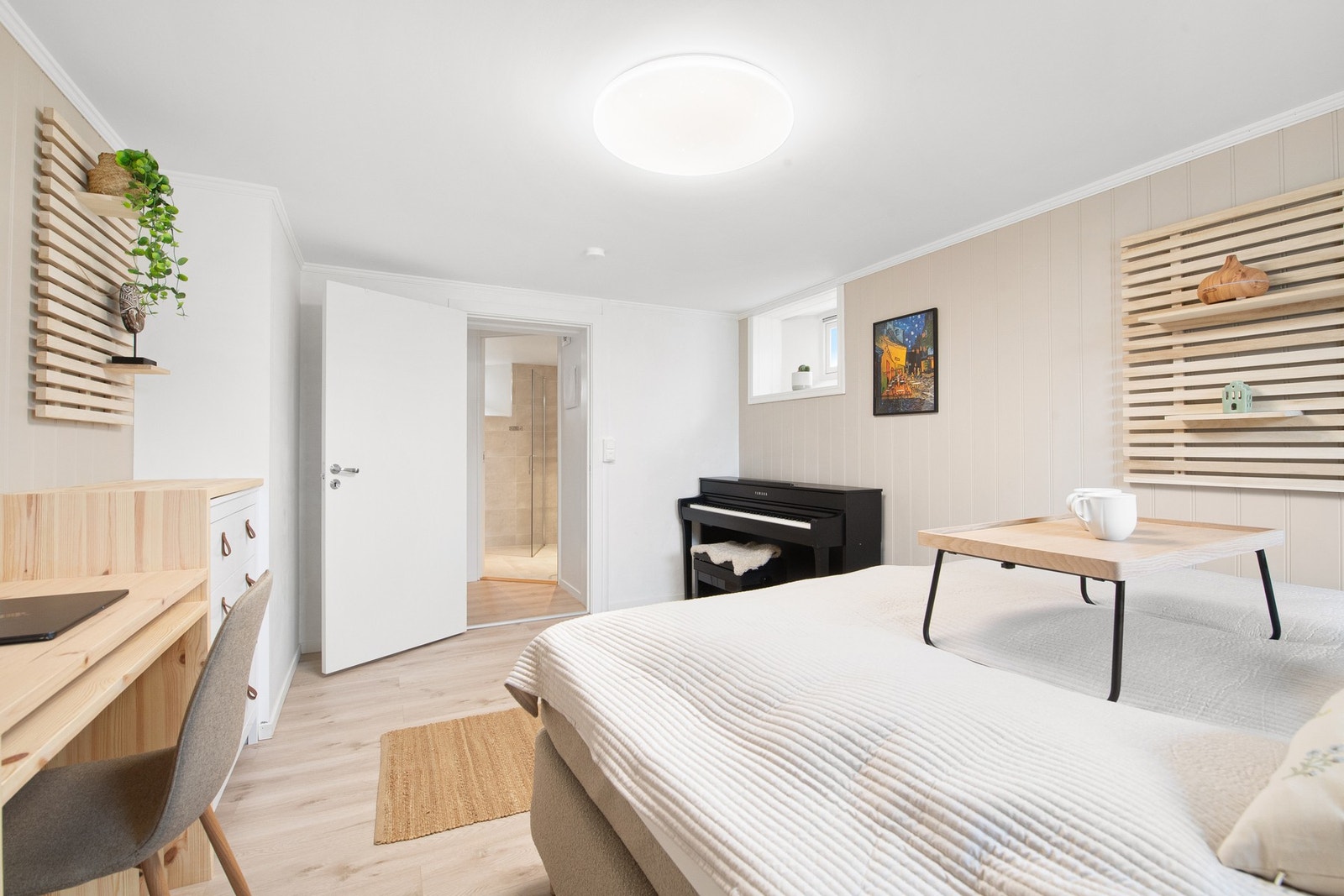 Pent oppusset soverom Galleribilde