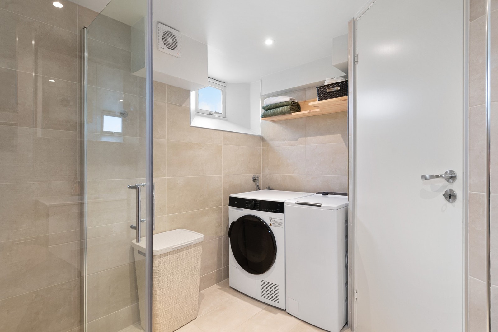 Det er opplegg for vaskemaskin på badet Galleribilde