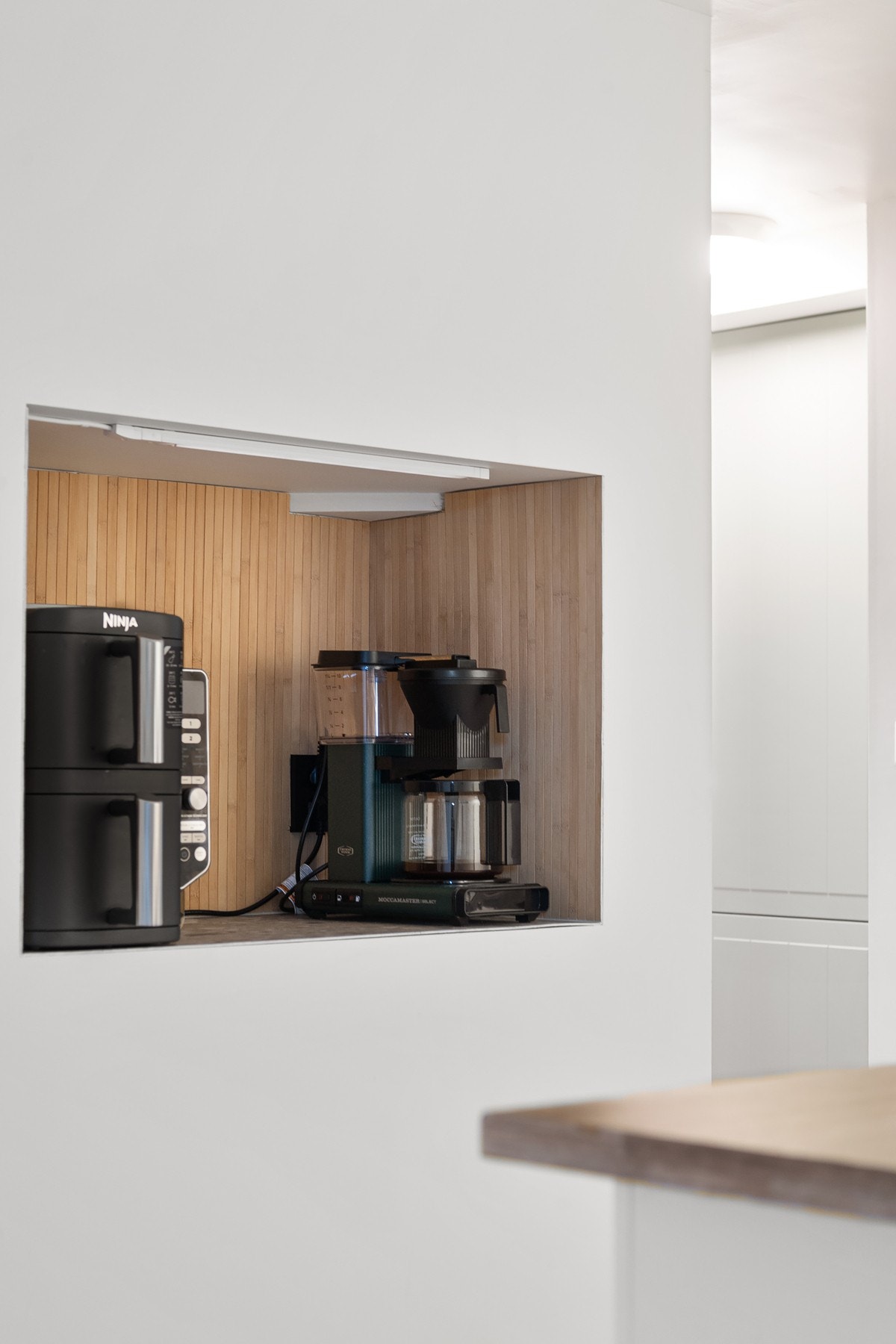 Smart og fin nisje for kjøkkenapparater Galleribilde