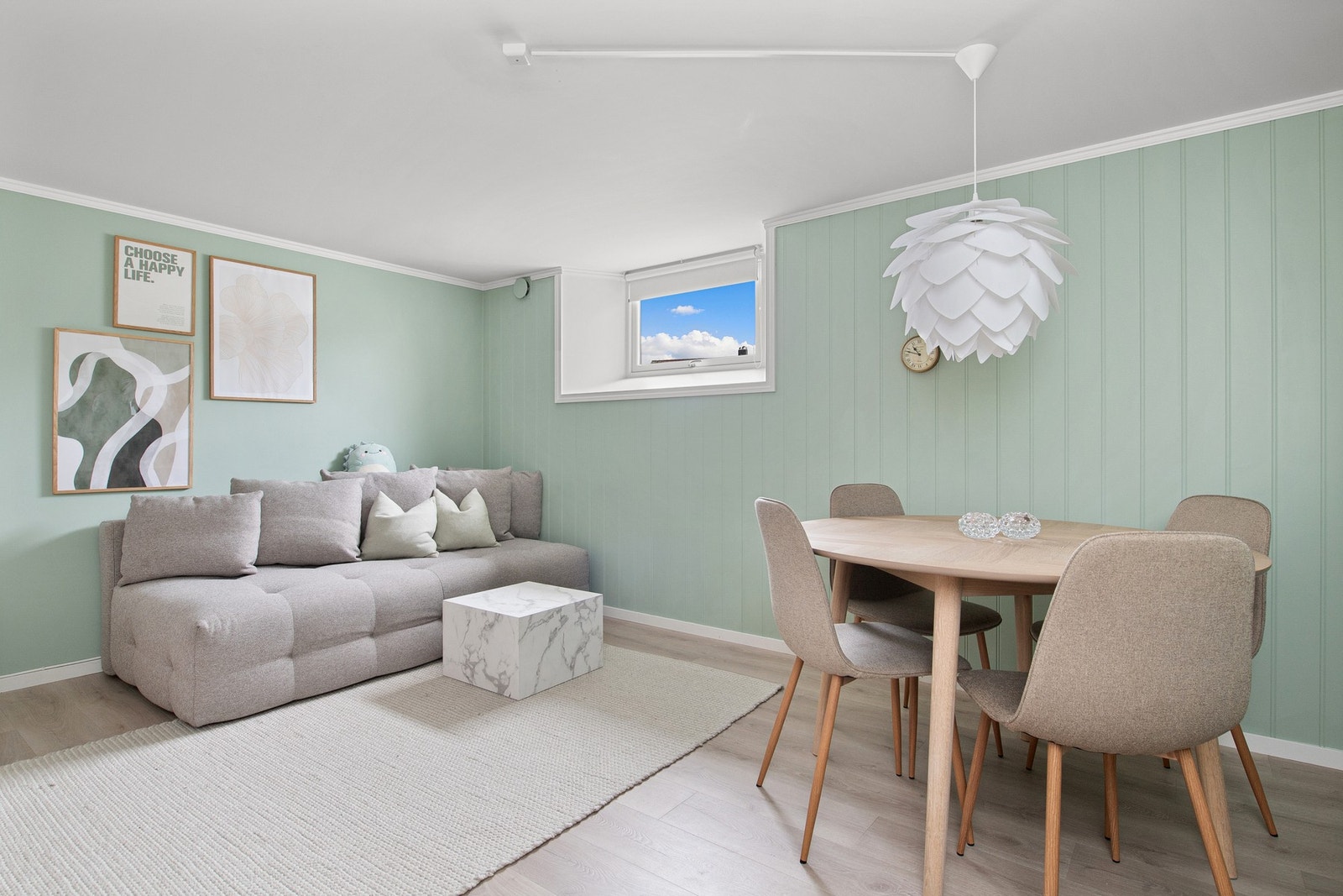 Boligen har et flott og moderne uttrykk med lyse og fine fargevalg Galleribilde