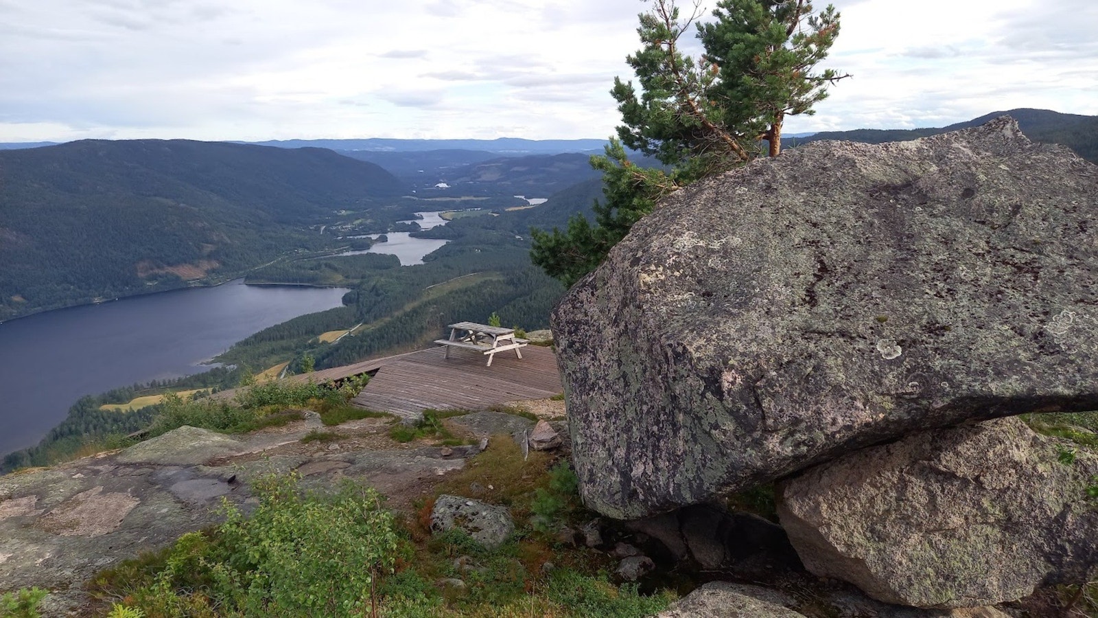 Privat bilde - Ringerudkollen med herlig utsikt over Sperillen - ca. 15 minutters gange fra hytta Galleribilde