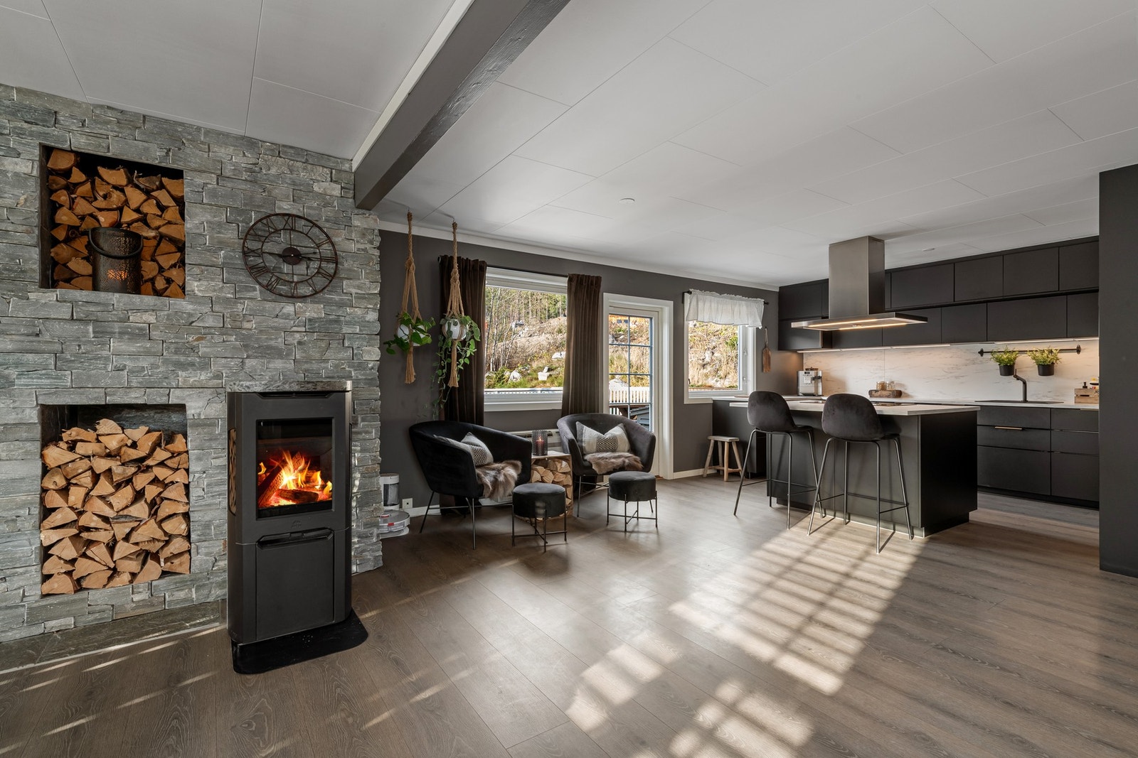 Utgang til terrassen fra kjøkkenet. Galleribilde