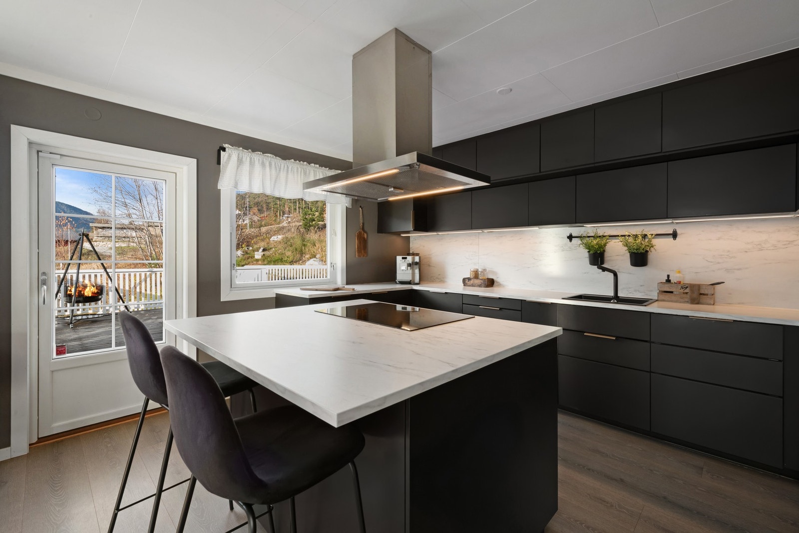 Stor og god kjøkkenøy. Galleribilde