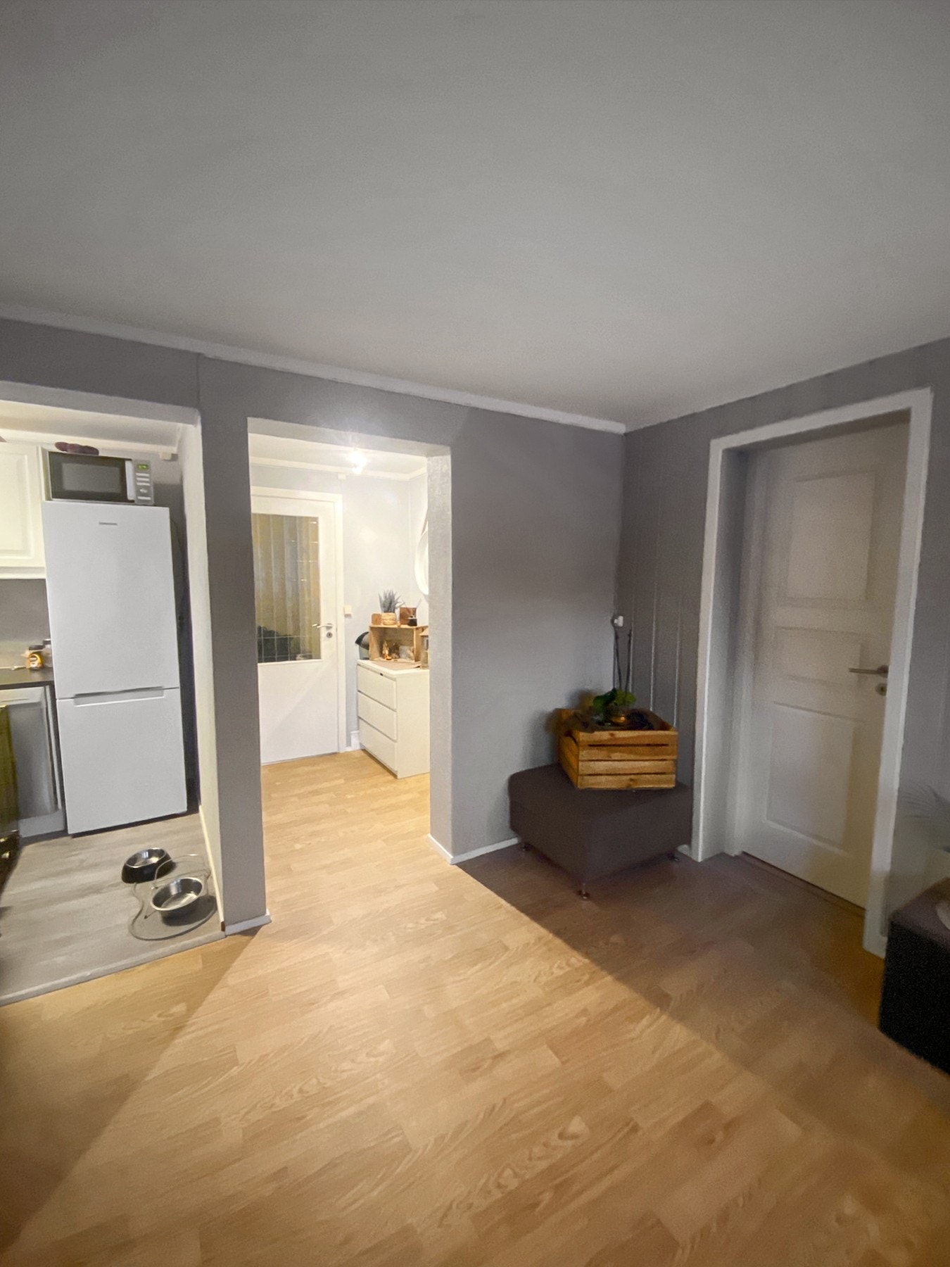 Hybelen består av gang, kjøkken, stue, bod, bad og rom benyttet som soverom. Galleribilde