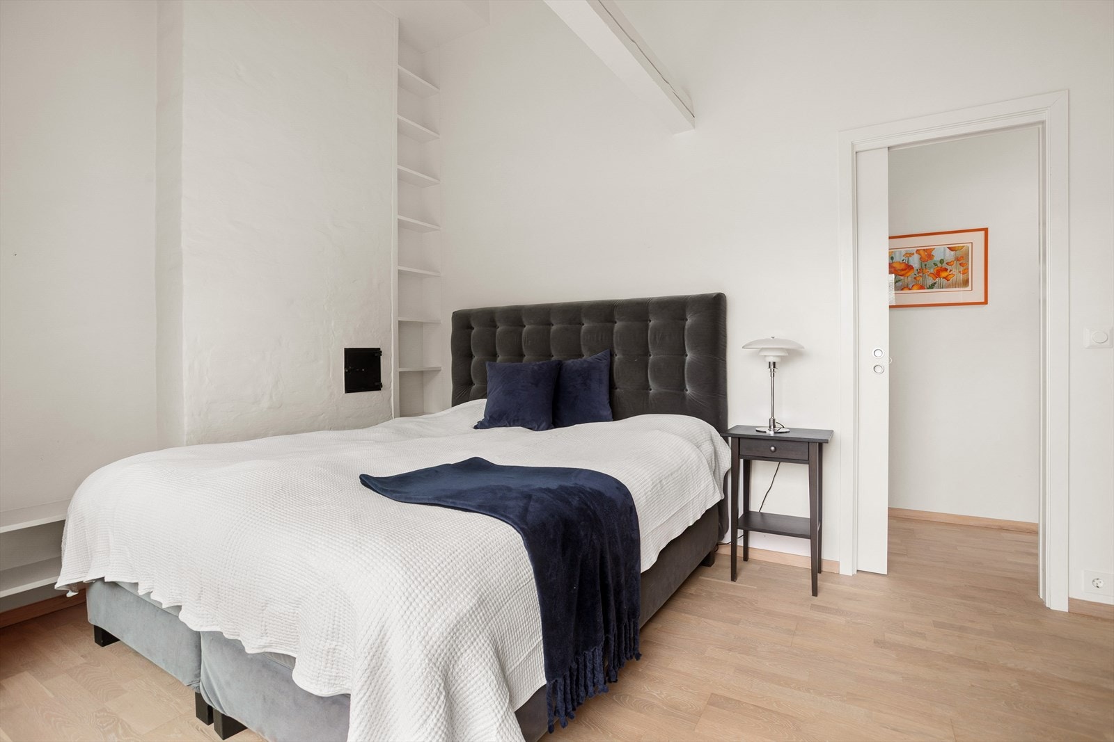 Leiligheten har totalt 4 romslige soverom, slik at leiligheten passer godt for den "moderne familien". Galleribilde