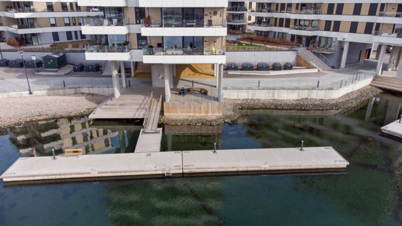 Ta deg en dukkert på bryggen Galleribilde