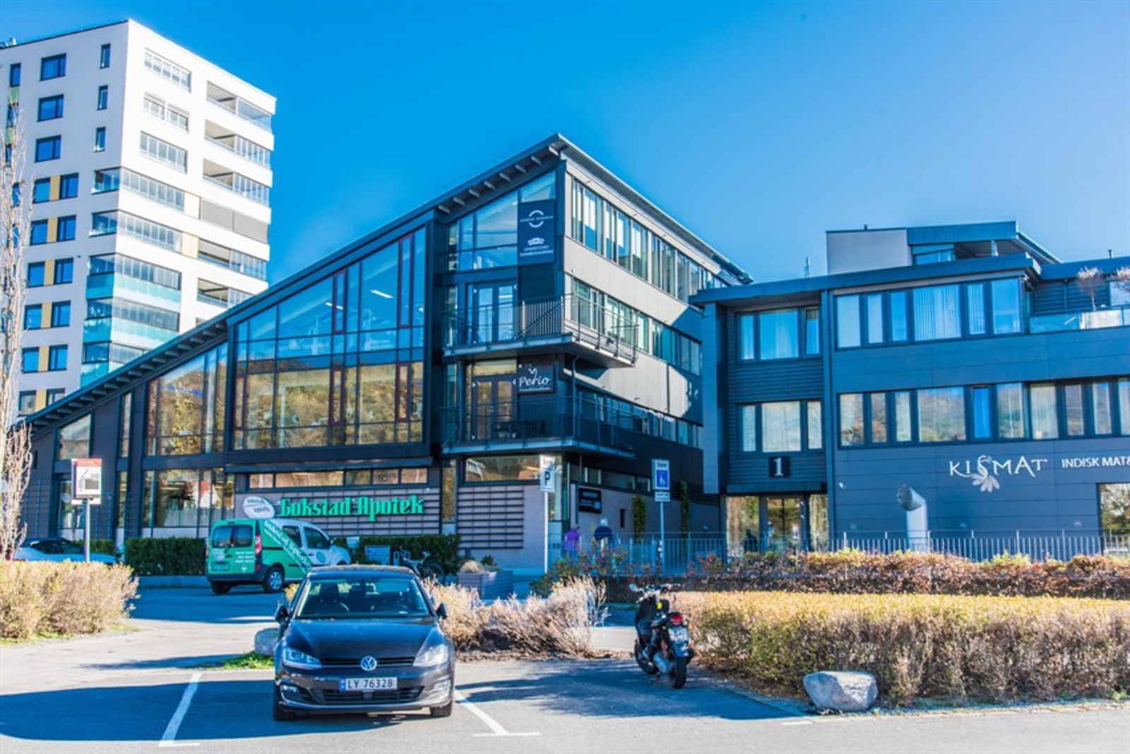 På Kilen Brygge er det både tannlege, lege og apotek m.m. Galleribilde