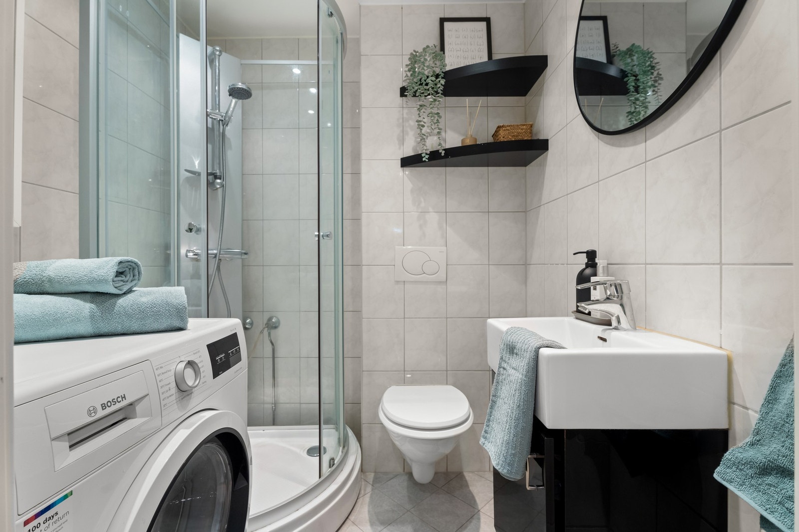 Flislagt bad med elektrisk gulvvarme. Galleribilde