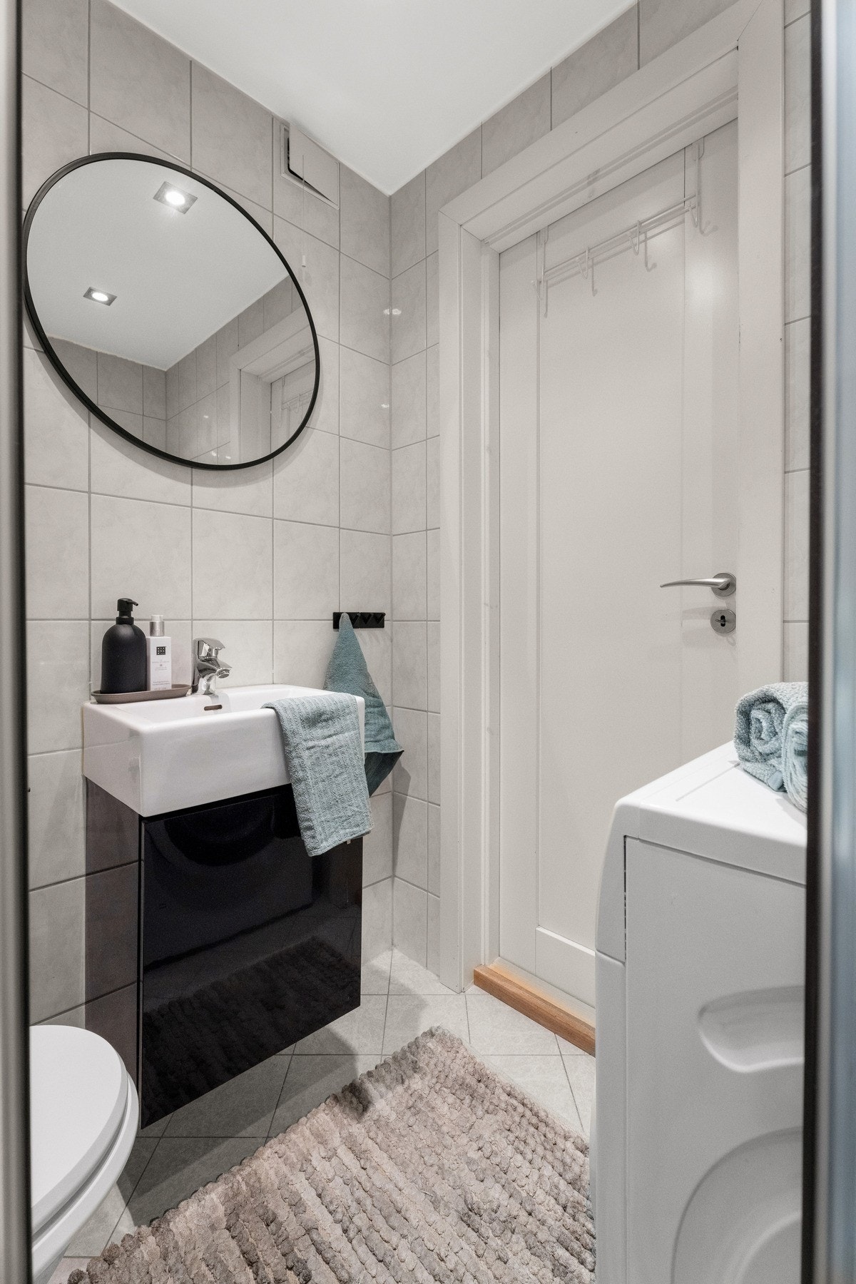 Her har man alt du trenger. Opplegg og plass til vaskemaskin. Galleribilde