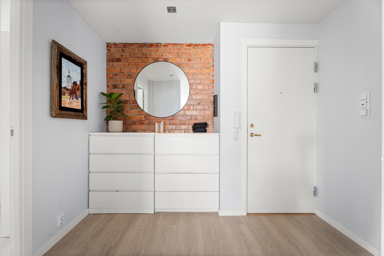 Det er vannbåren varme i radiator. Galleribilde