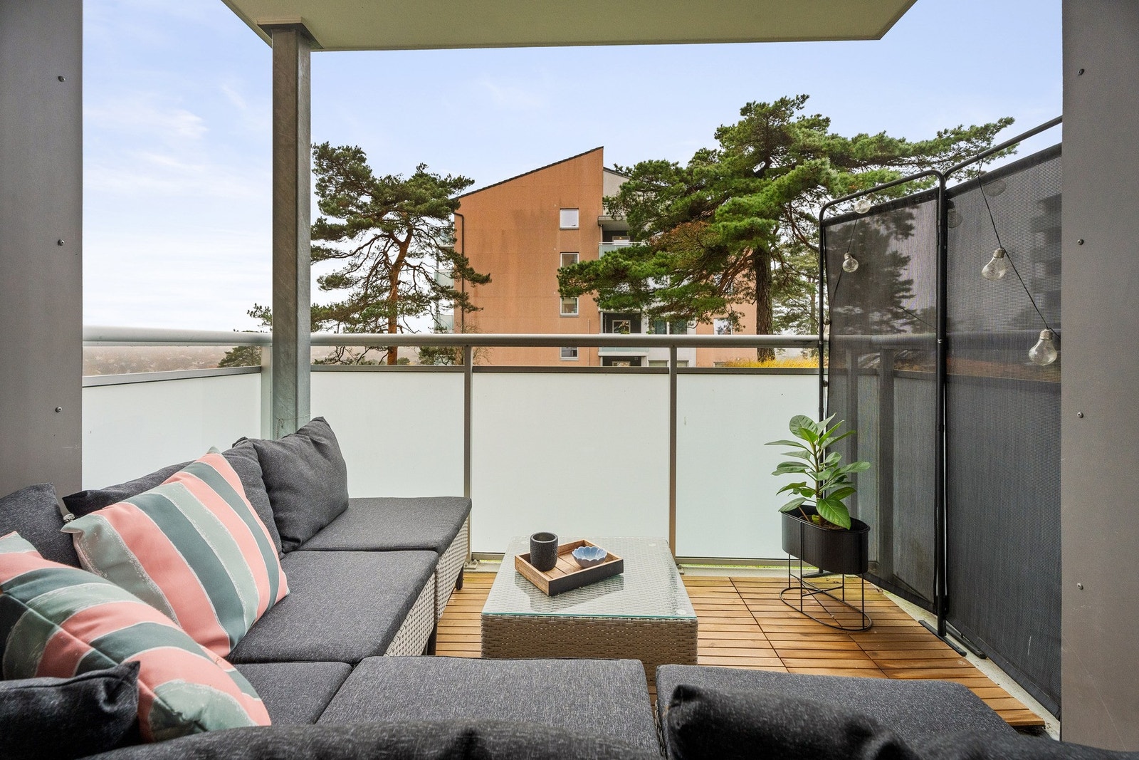 Balkong på 7 kvm vendt mot sør-vest. Galleribilde