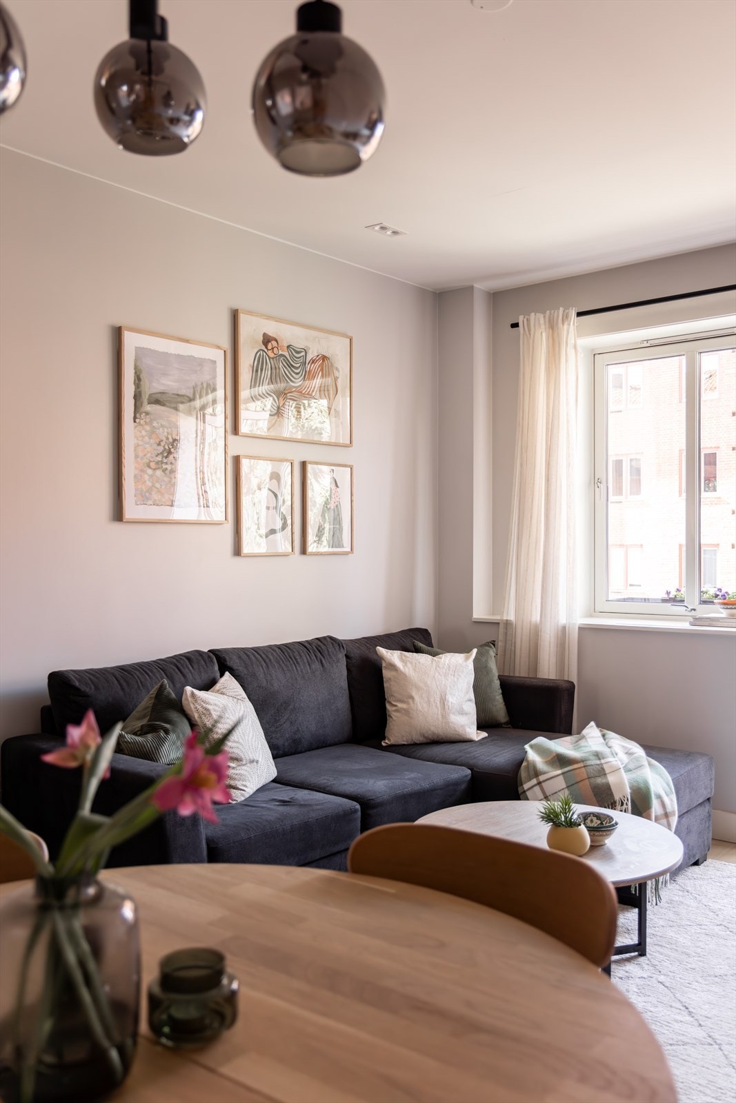 Felleskostnadene inkluderer oppvarming, varmtvann og internett - noe som gir forutsigbare kostnader i mnd. Galleribilde