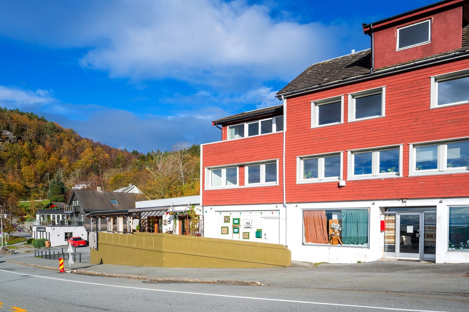Her finner du det meste av hverdagslige behov - Ytterligere utvalg finnes i Stavanger, som kun er en knapp halvtime med hutigbåt unna Galleribilde