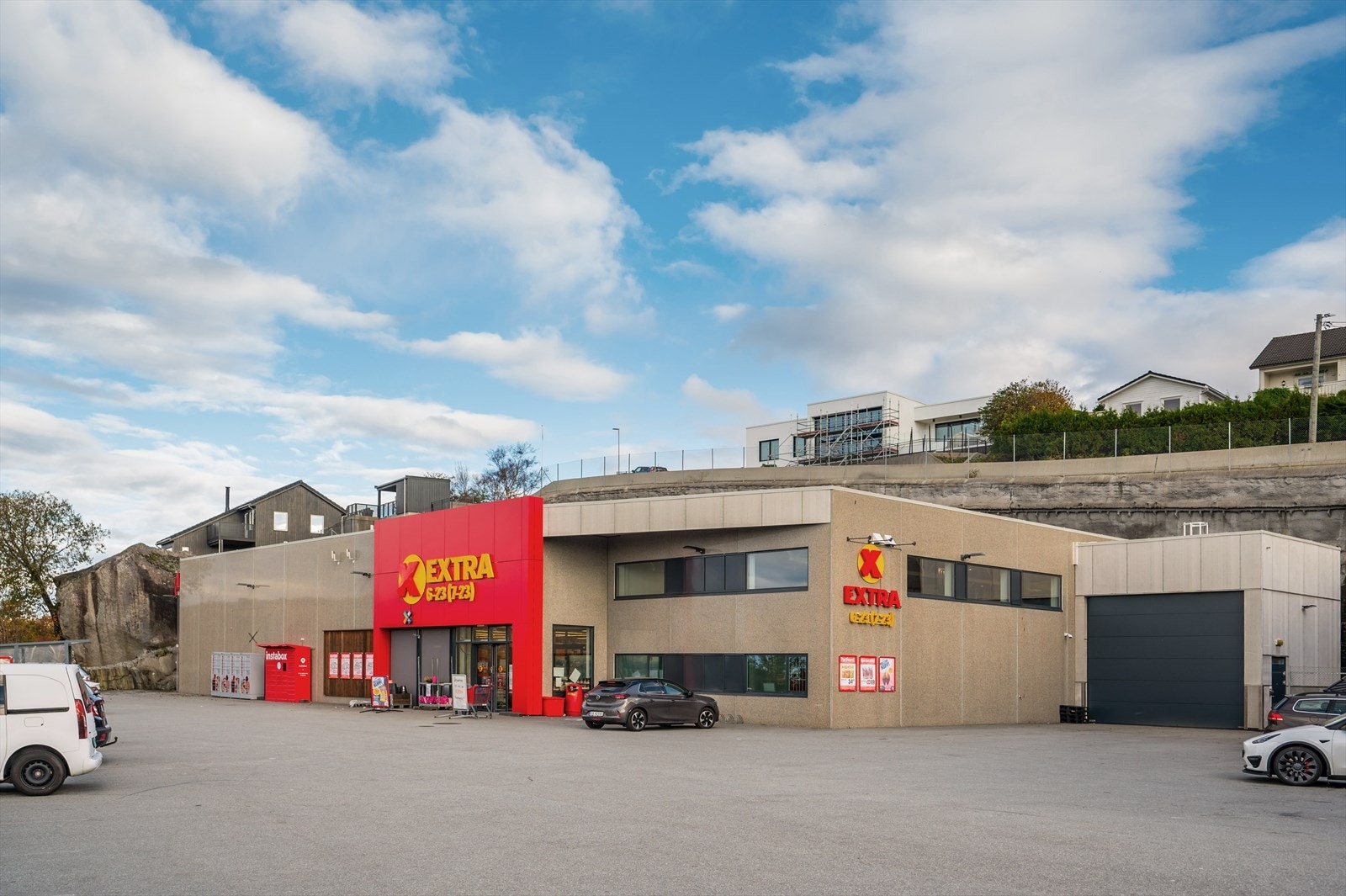 Det er kun 6-7 minutters gange til Coop Extra Prestamarka Galleribilde