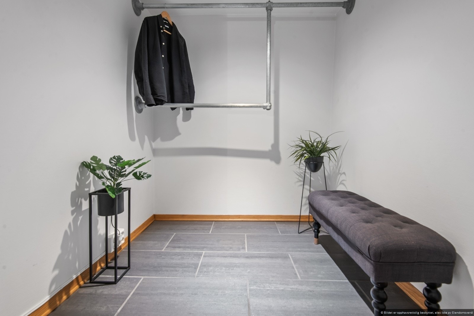 Garderobe med mye oppbevaringsmuligheter. Galleribilde
