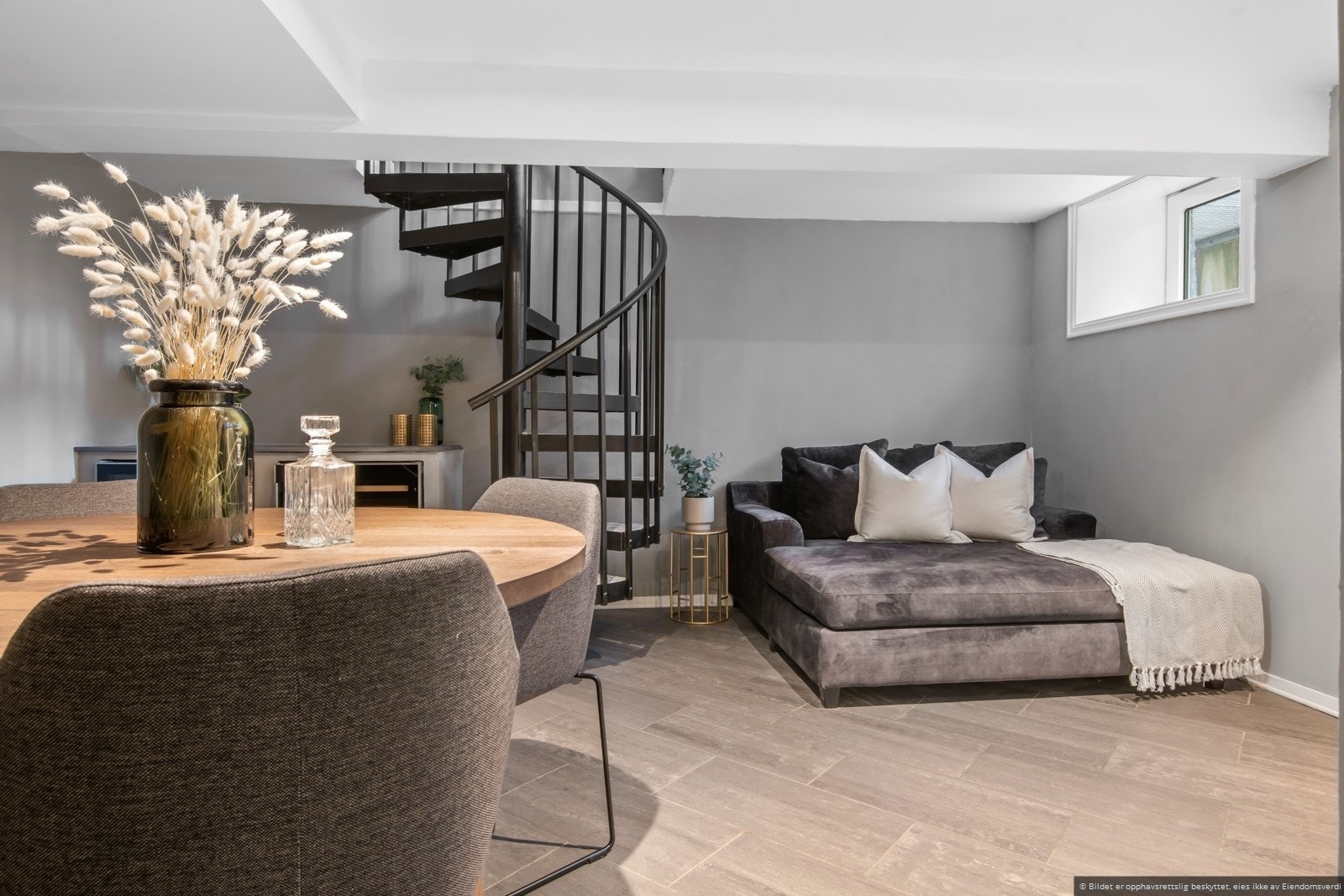 God plass til sofa og spisebord. Perfekt til sosiale sammenkomster! Galleribilde