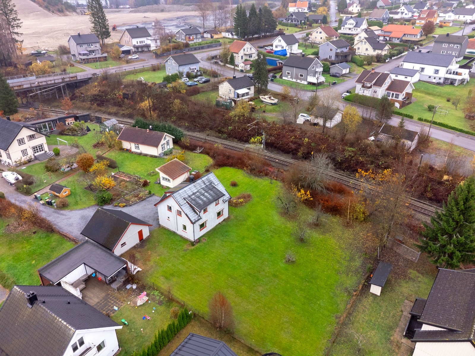 Boligen går over 2 plan og har 2 bad Galleribilde