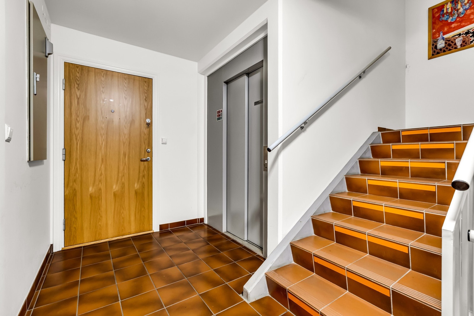 Enkel adkomst med heis til leilighetsplan og garasjeplan Galleribilde