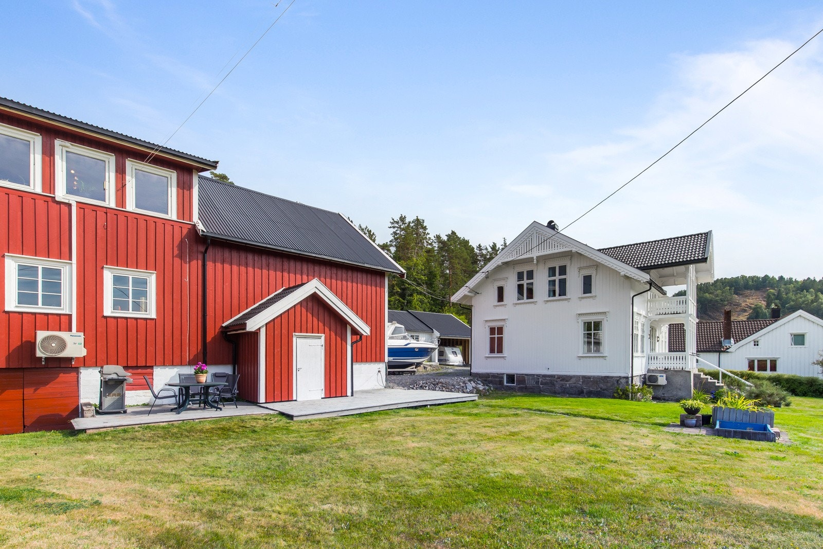 Låvebygningen har god lagringsplass i kjelleren Galleribilde