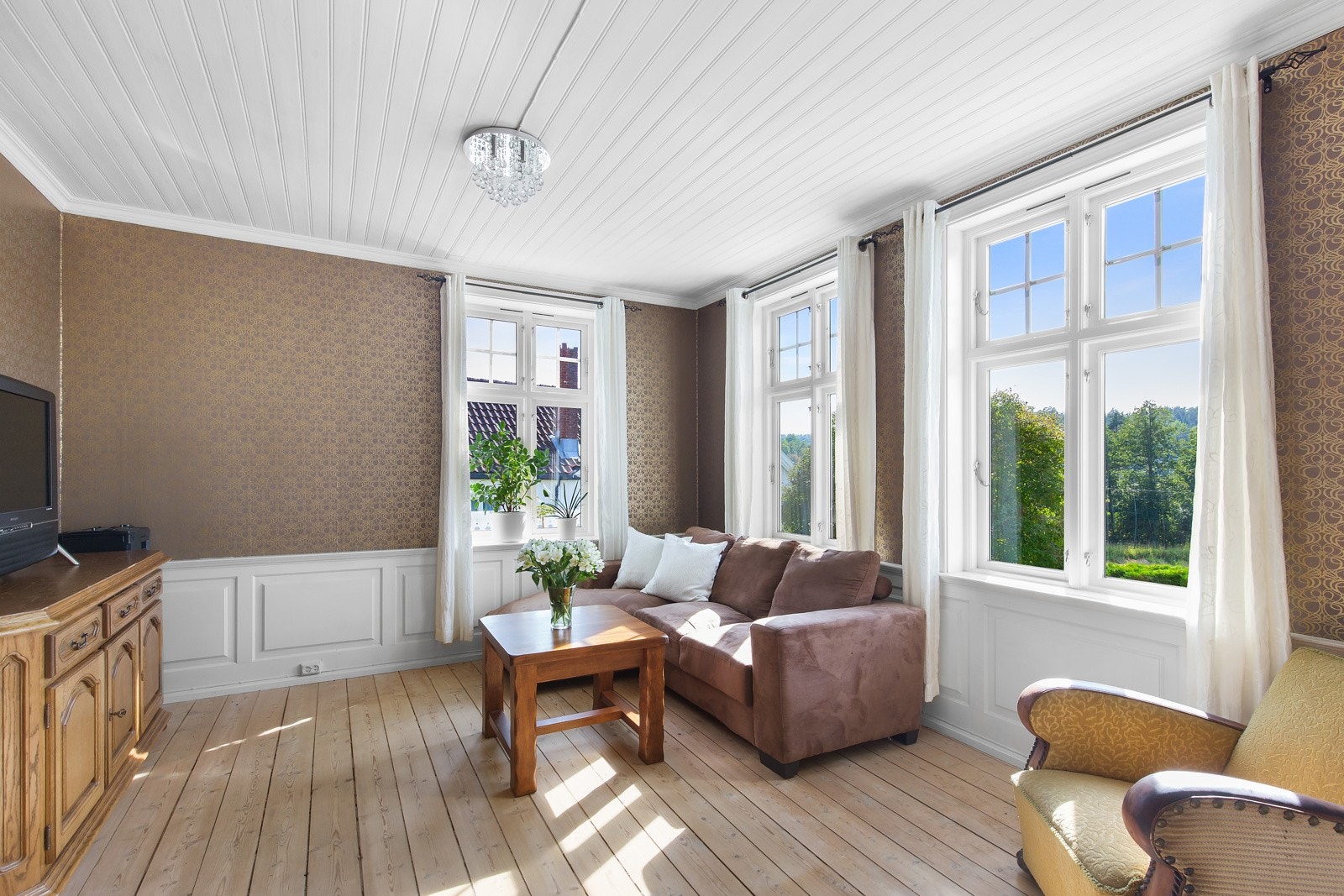 Flotte tregulv og store vinduer. Galleribilde