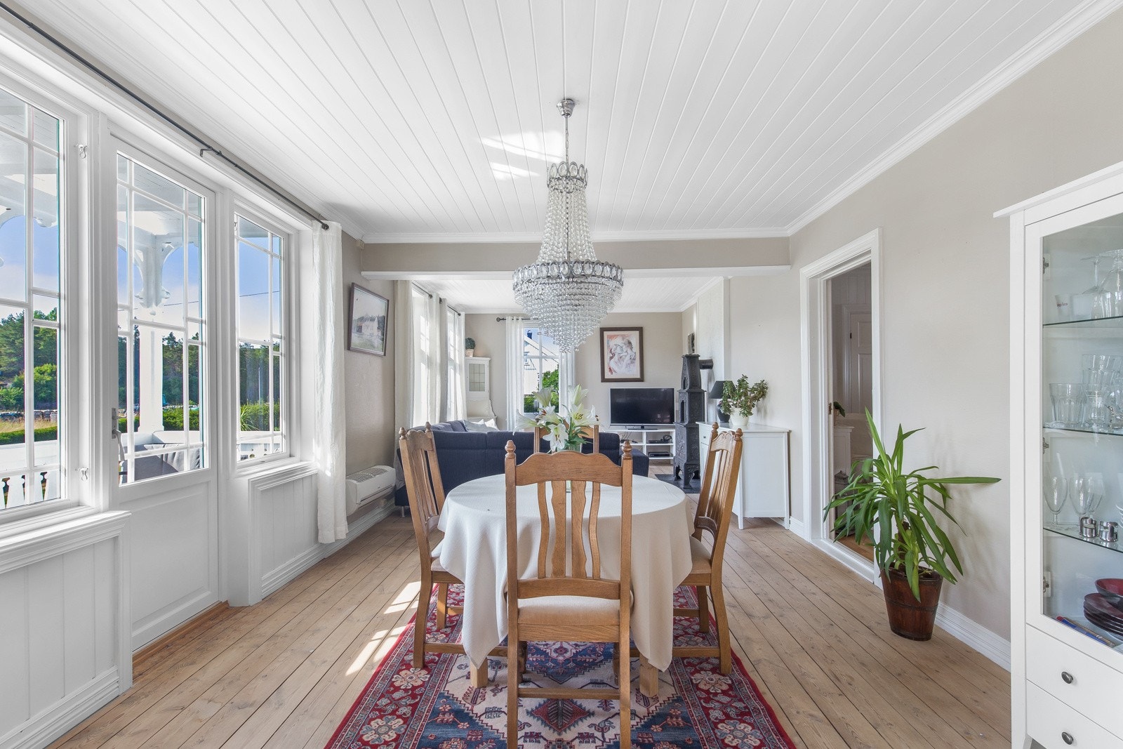 Tre stuer som gir plass til både avslapping og sosiale sammenkomster Galleribilde