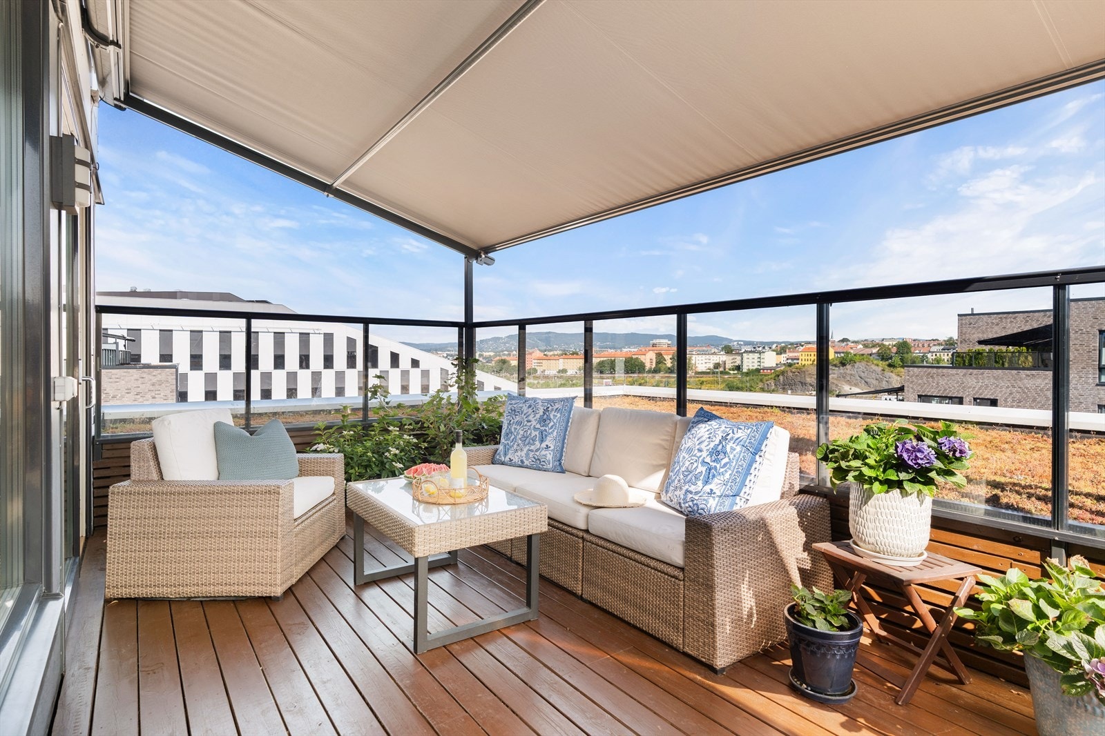 Her får du egen, privat takterrasse med flott utsikt og svært gode lysforhold - perfekt for solfylte dager og rolige kvelder. Galleribilde