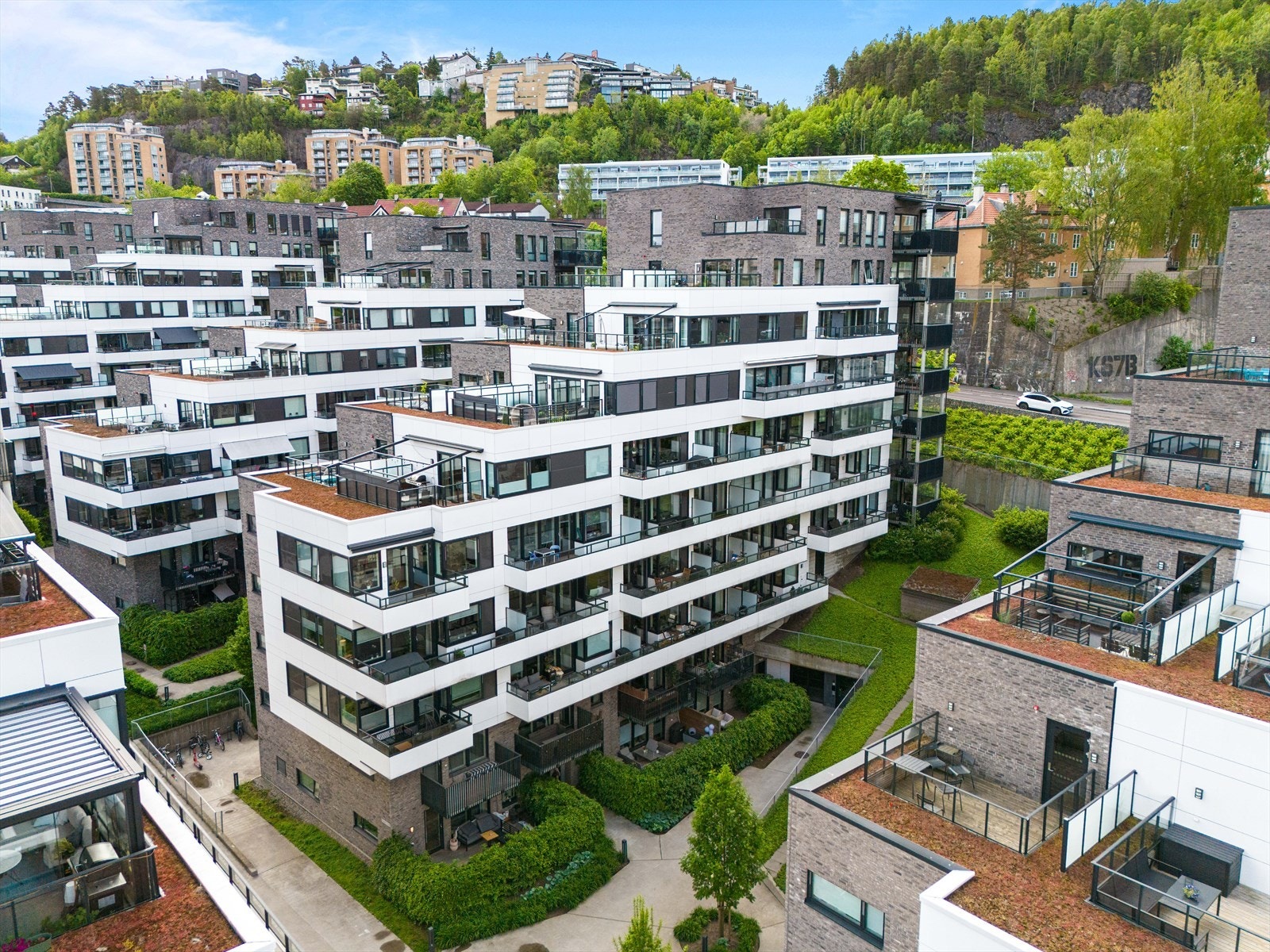 Selger kommer til å savne det unike nabolagsmiljøet i Kværnerbyen - med sosiale arrangementer som julegrantenning, Kværnerbyenlekene, St. Hans-feiring og spøkelsesvandring langs elva. Galleribilde