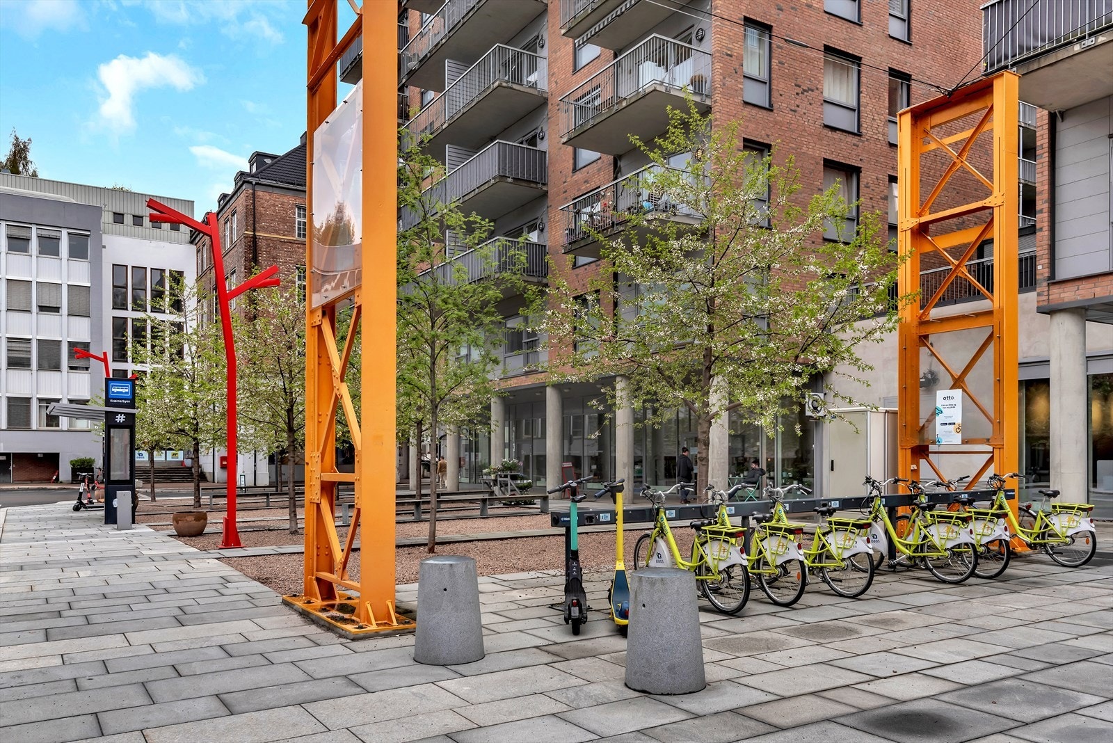 Kort avstand til bussholdeplass. Galleribilde