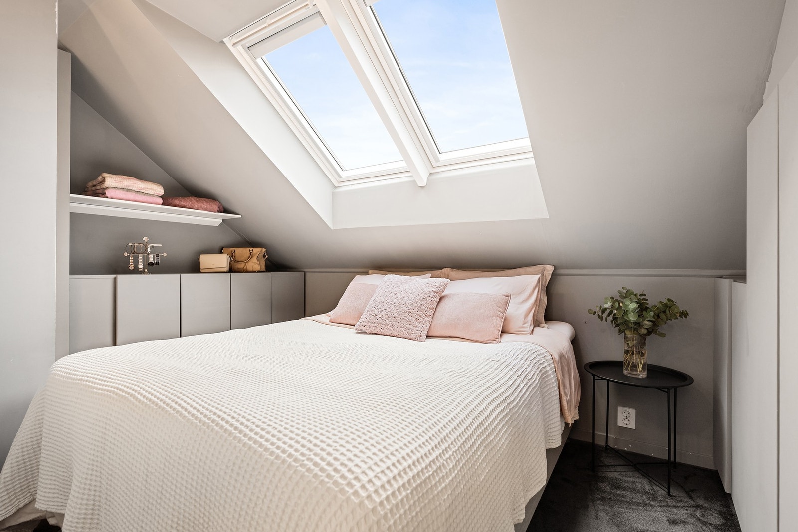 Det er tre soverom i boligen, alle luftige og fine Galleribilde