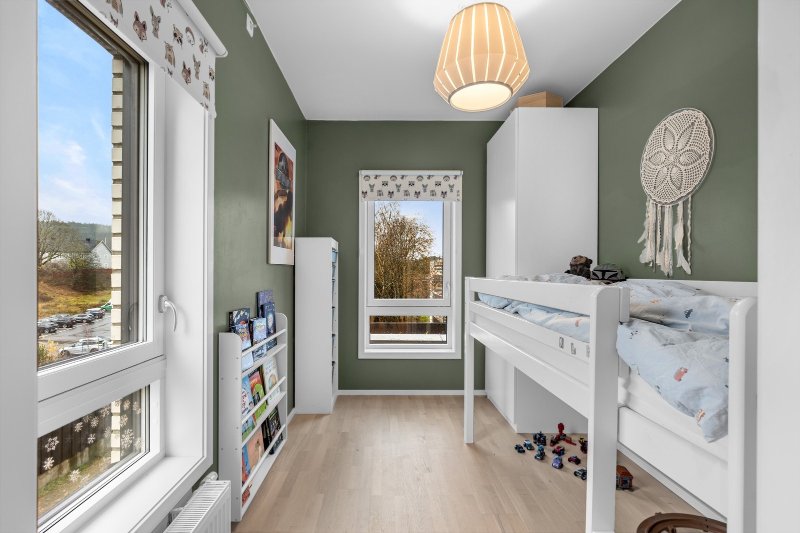 Soverom 2 med garderobeskap og plass til seng Galleribilde