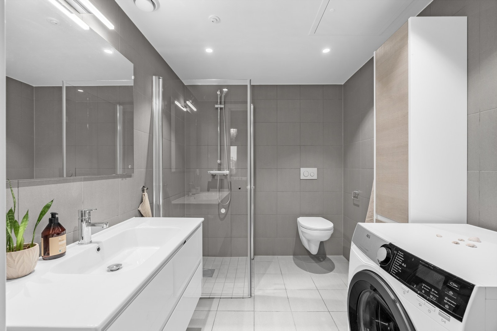 Delikat og romslig bad Galleribilde