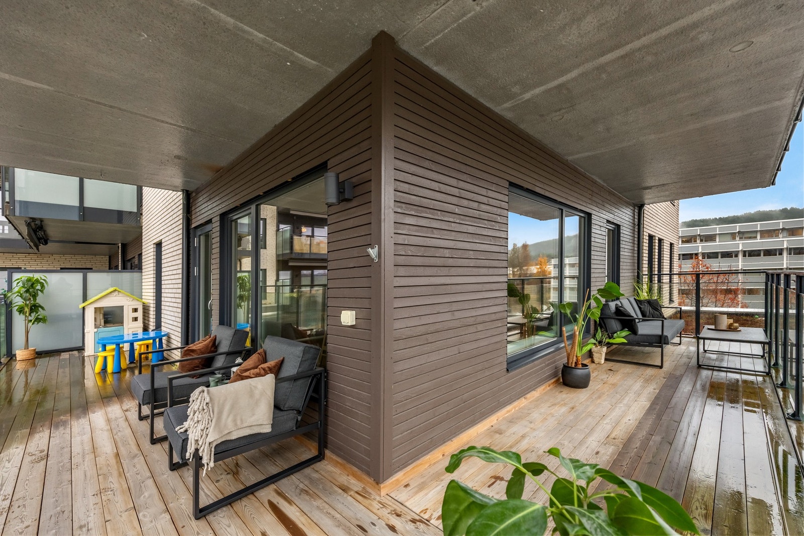 Privat syd-/vestvendt terrasse på 33 kvm Galleribilde