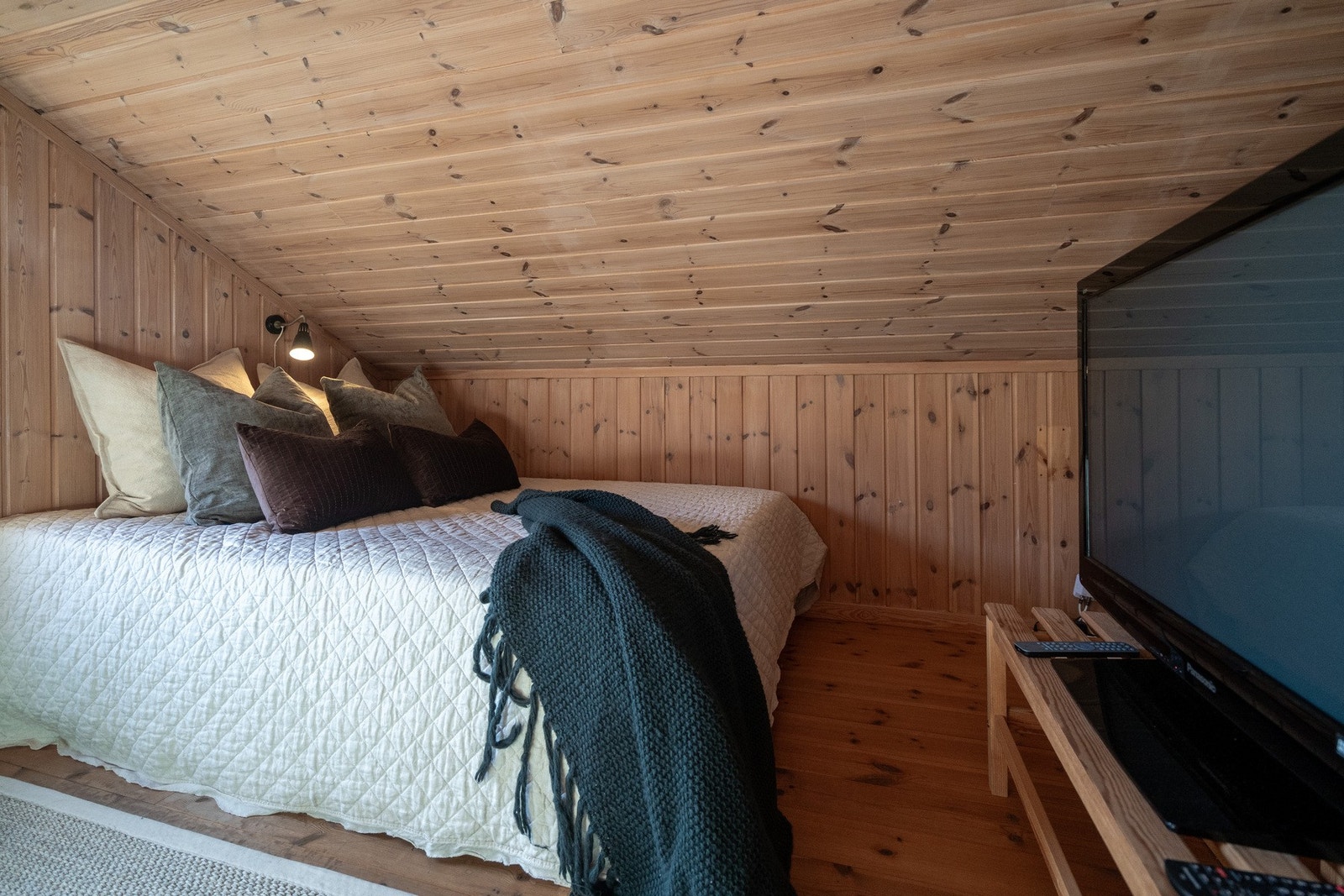 Arealet på hemsen er ikke godkjent for varig opphold, kan allikevel fungere utmerket som et ekstra oppholds- eller soveareal Galleribilde