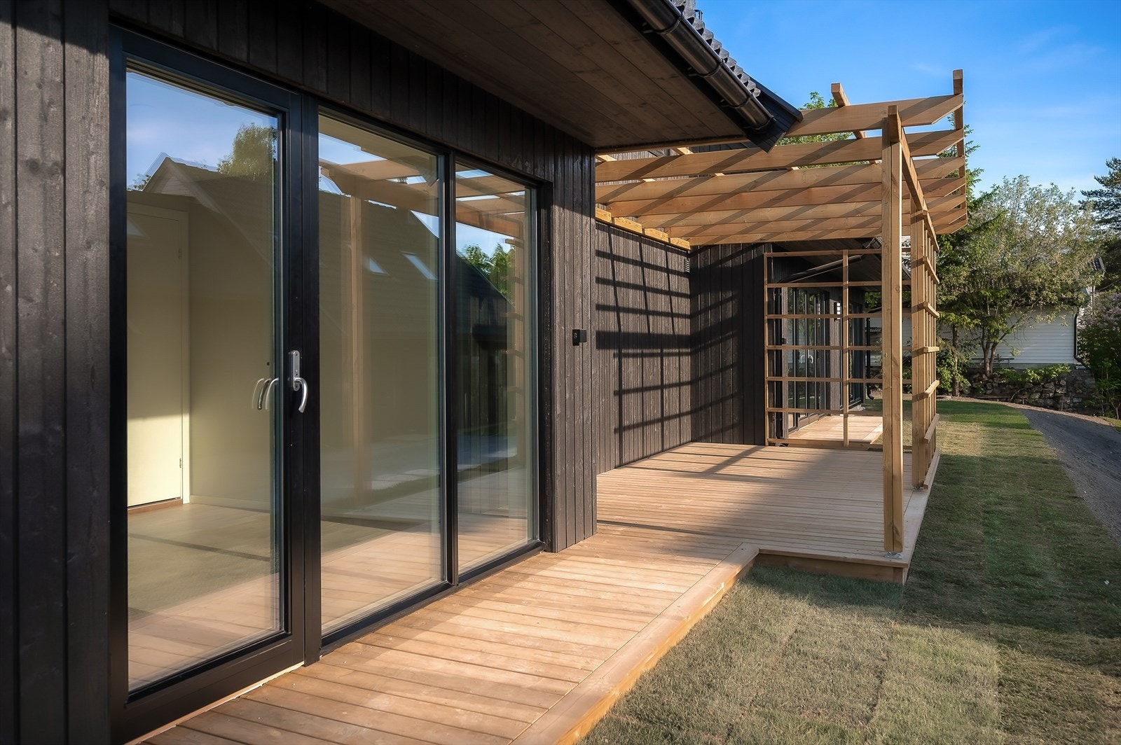 Uteområdene utgjør en fin forlengelse av rommet (NB! Bilde er av bolig D som er identisk som B) Galleribilde