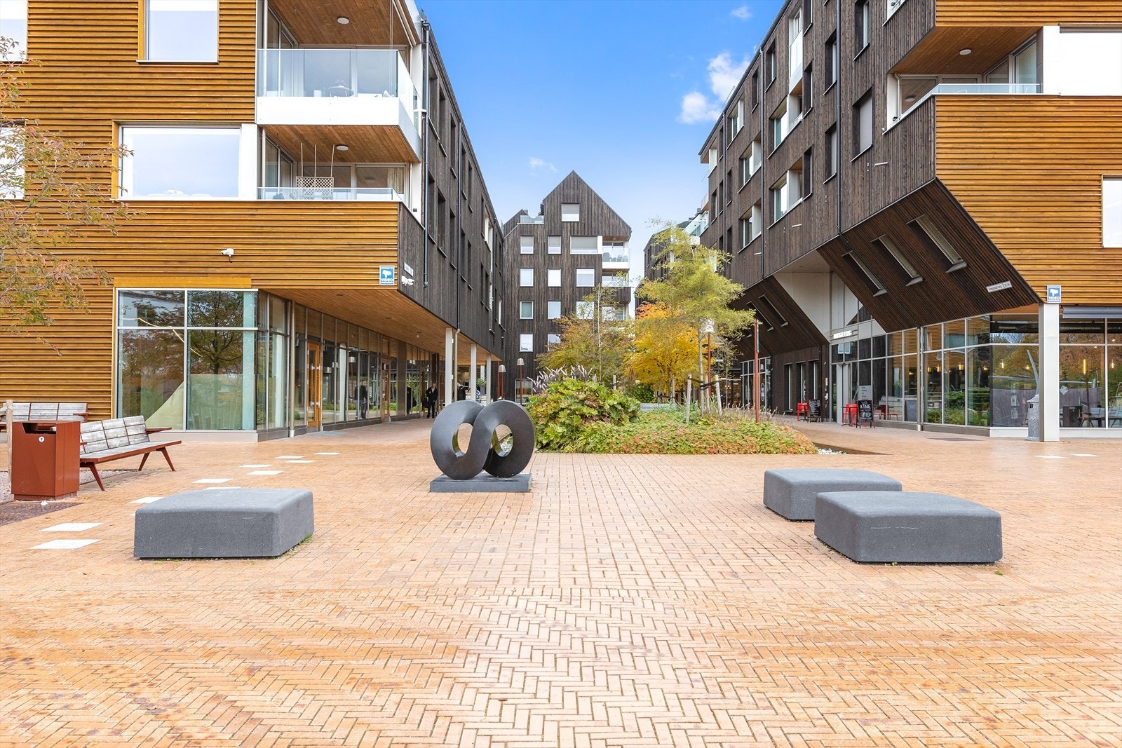 Fra boligen er det ca. 15 minutters gange til Heggedal sentrum Galleribilde