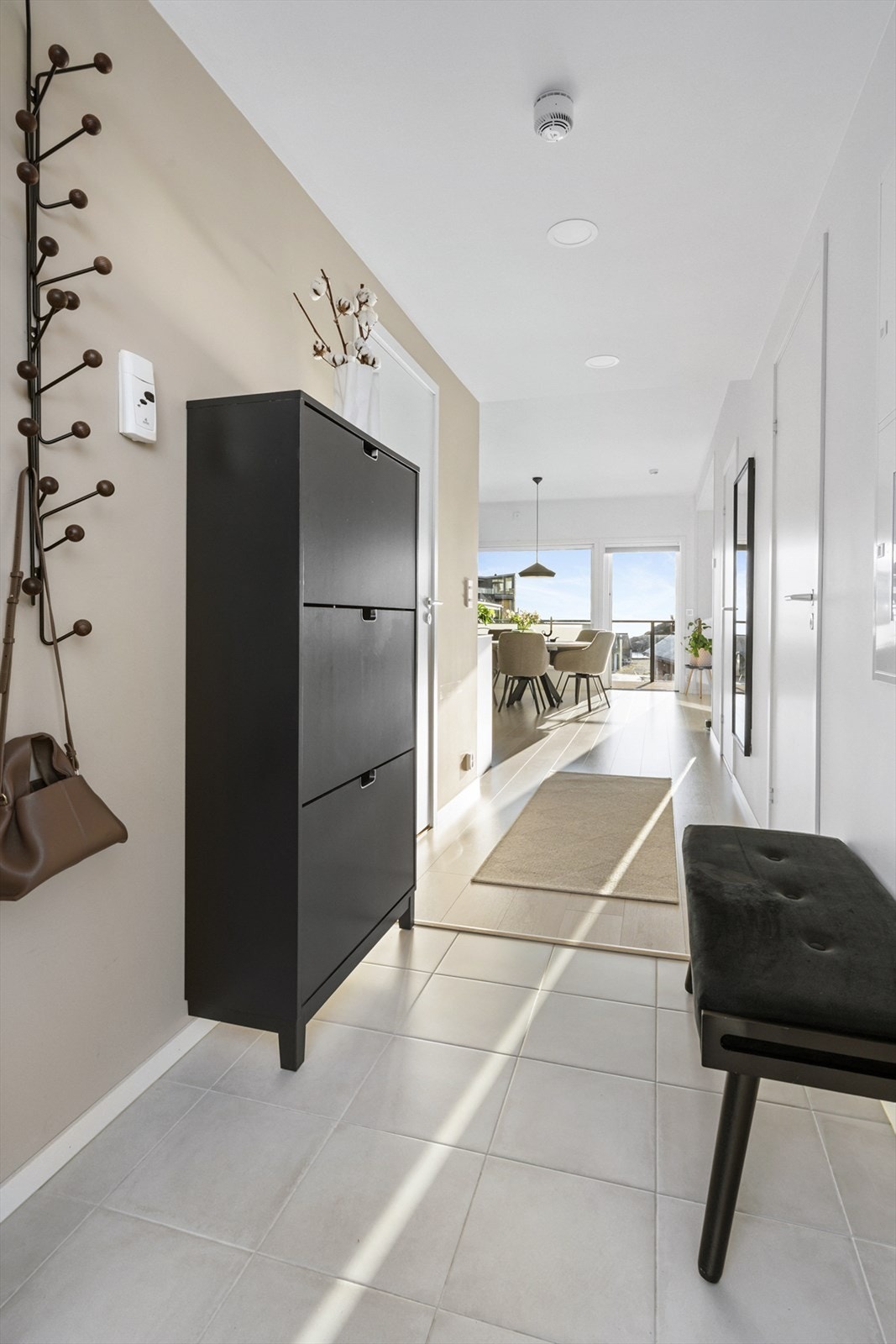 Innbydende flislagt entré Galleribilde