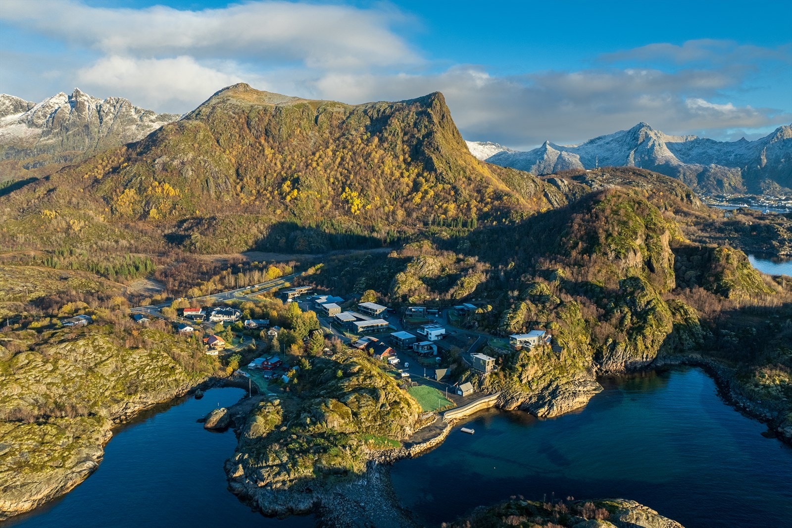 Veldig flott område hvor man kan bade fra flytebrygge på sommeren Galleribilde
