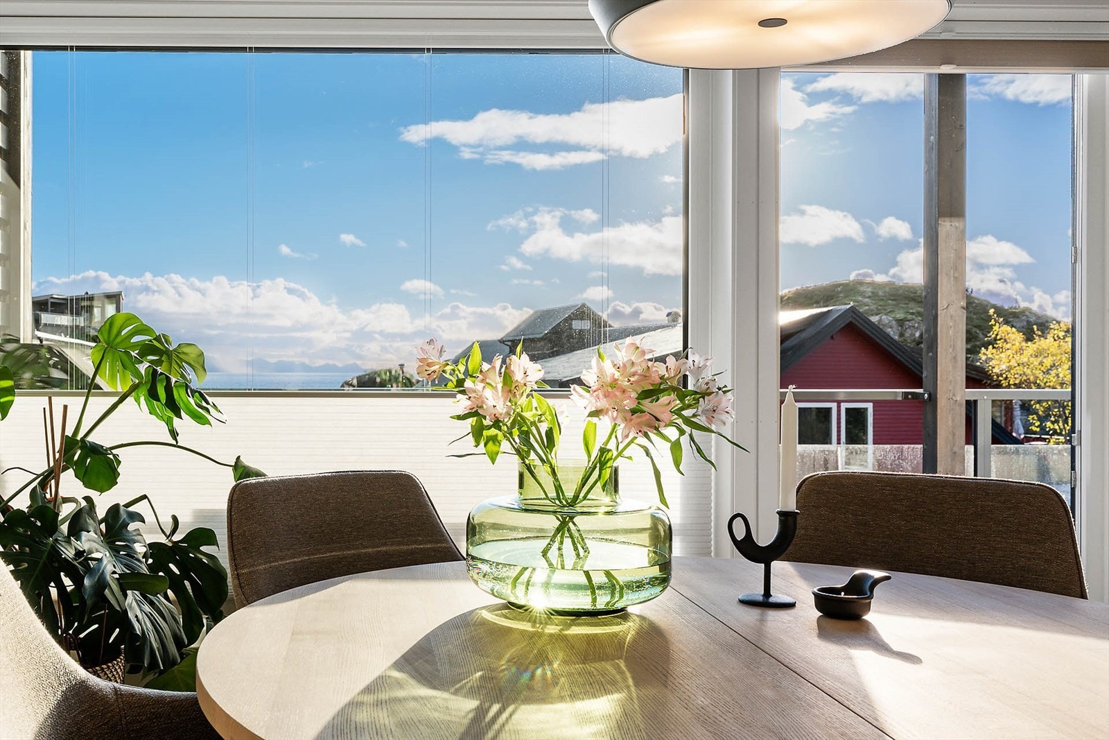 Vakker utsikt mot havet fra spisestuen Galleribilde